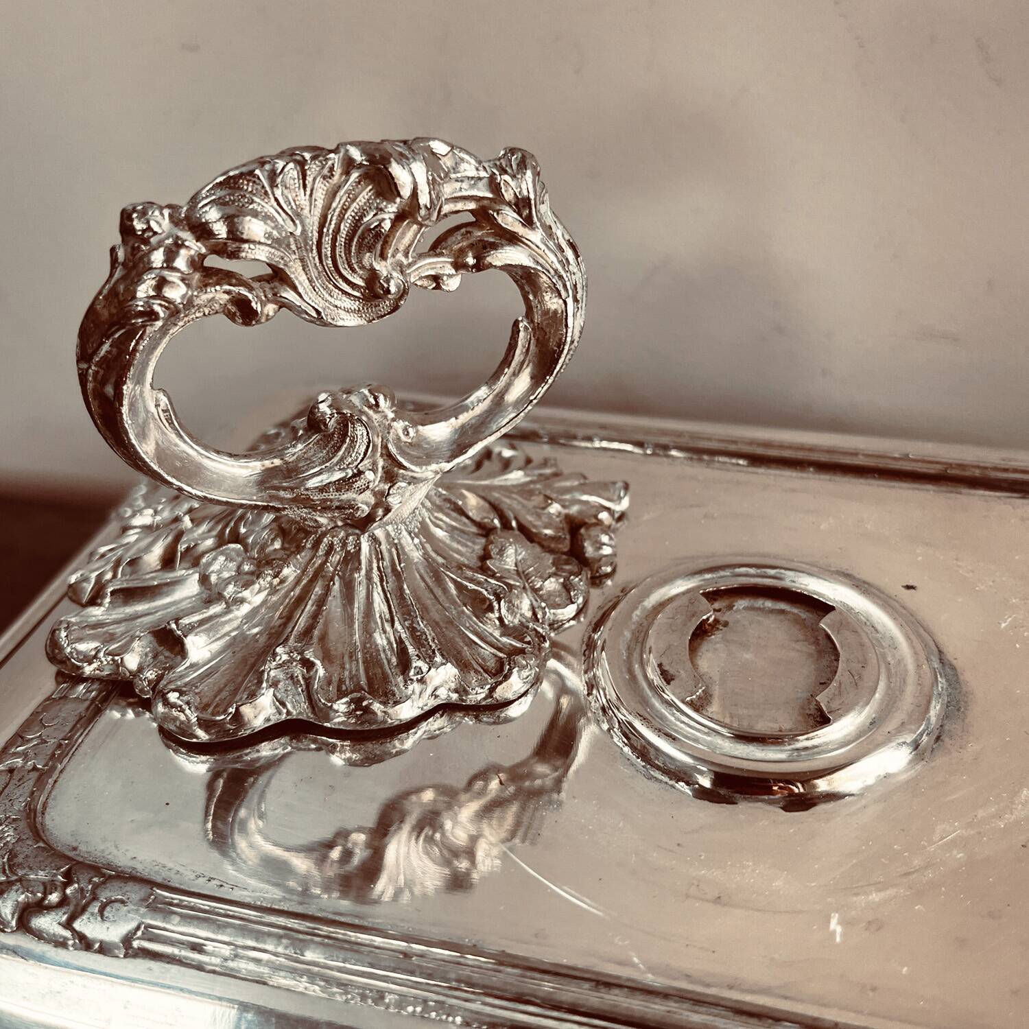 Serving dish or vegetable dish in Victorian style