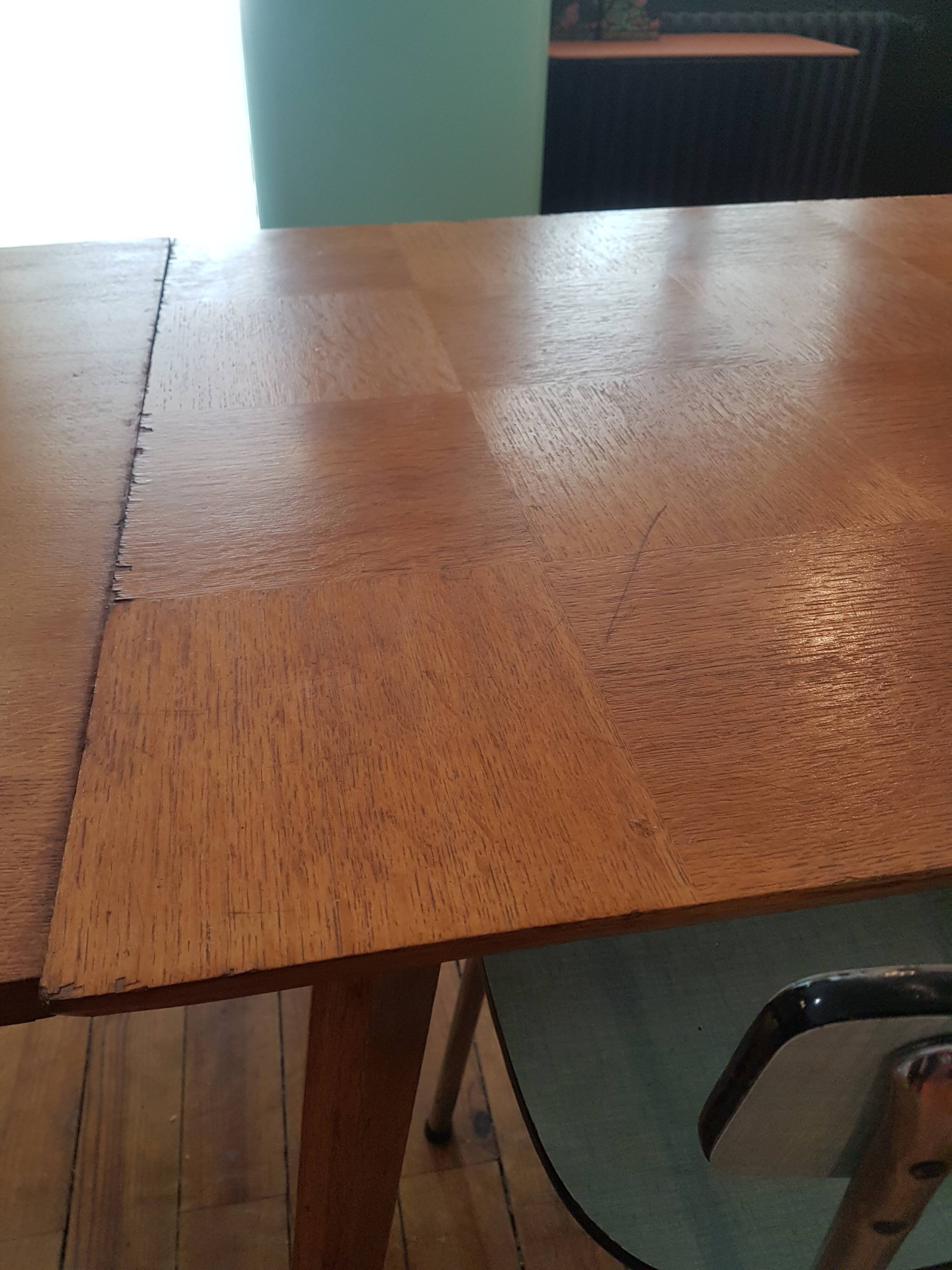 Scandinavian extension table