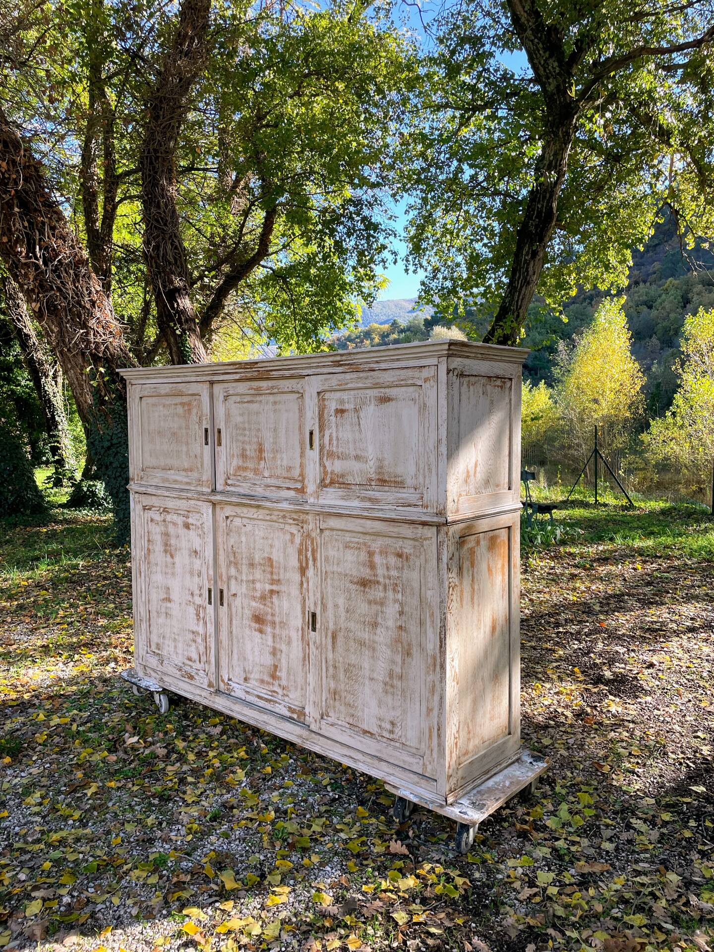 Workshop furniture in oak from the 20th century.
