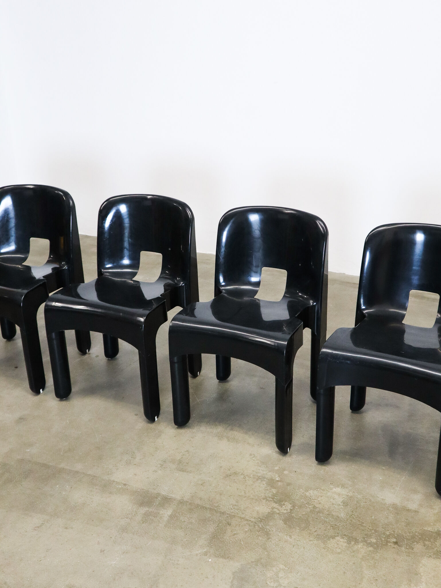Joe Colombo Universale chairs black
