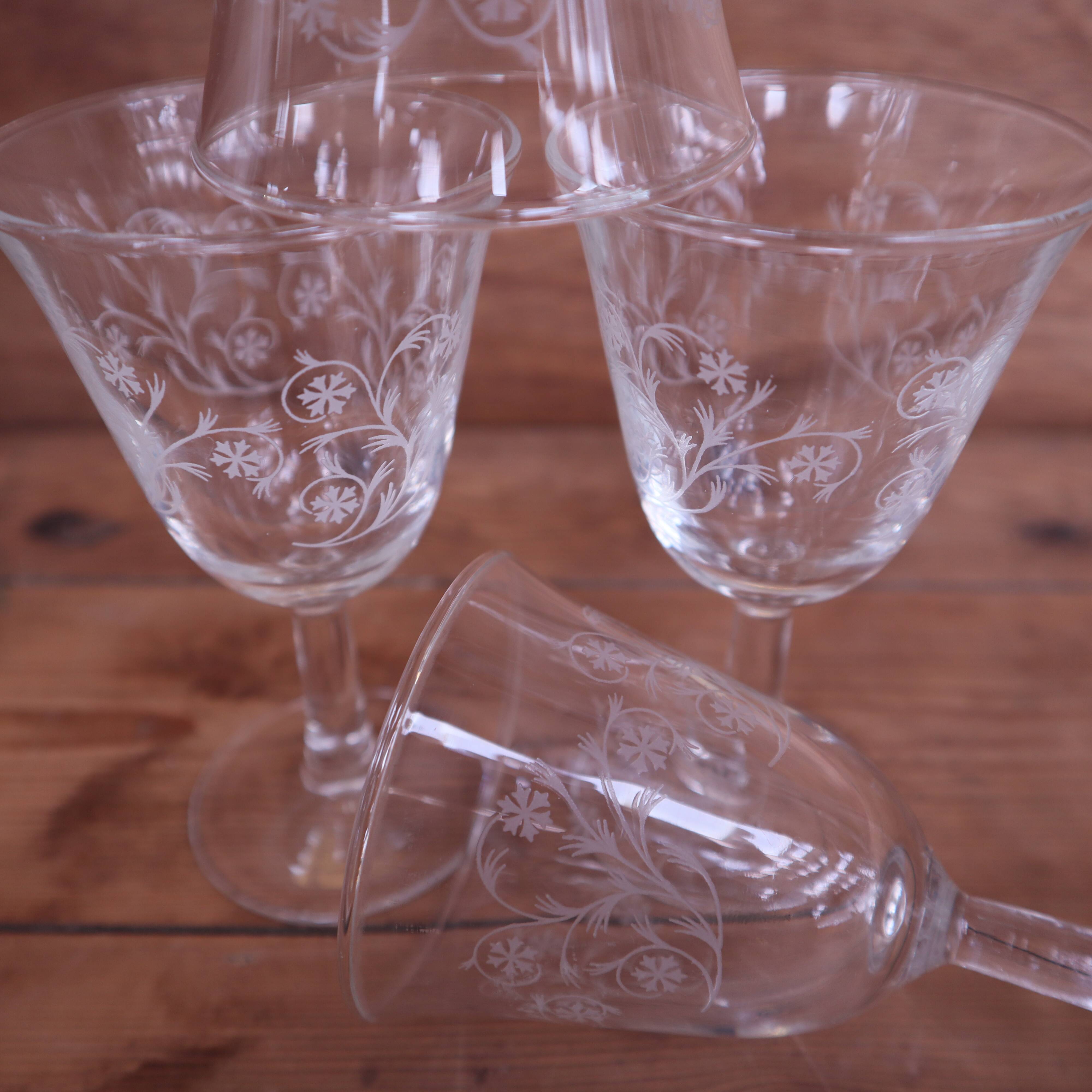 4 tulip-shaped white wine glasses Enghien 60's