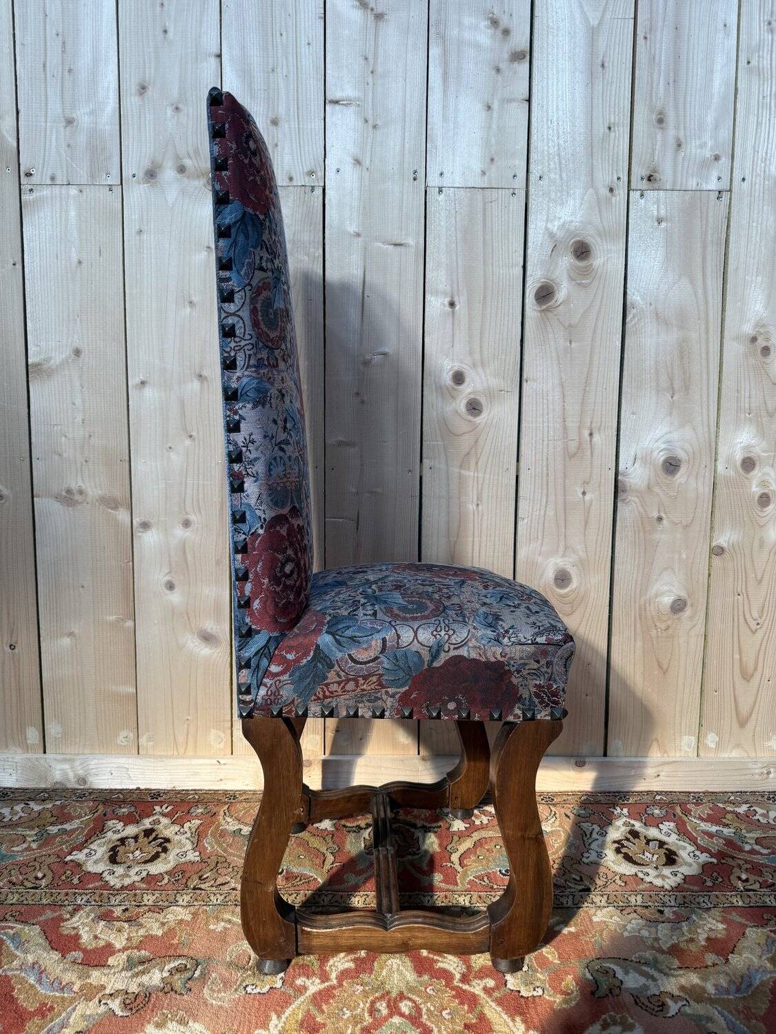 Suite de 8 chaises de style Haute époque - Renaissance