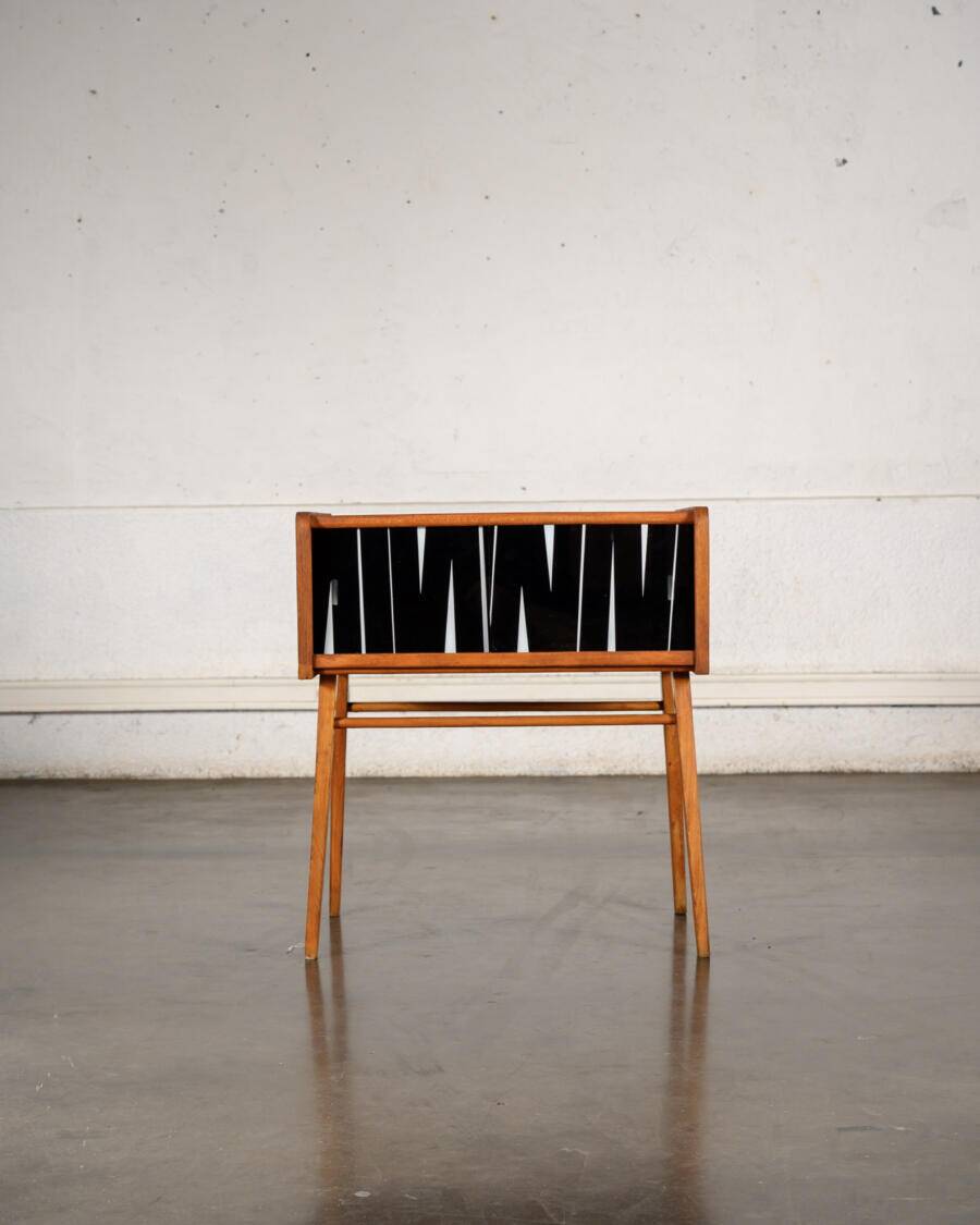 Small graphic storage unit