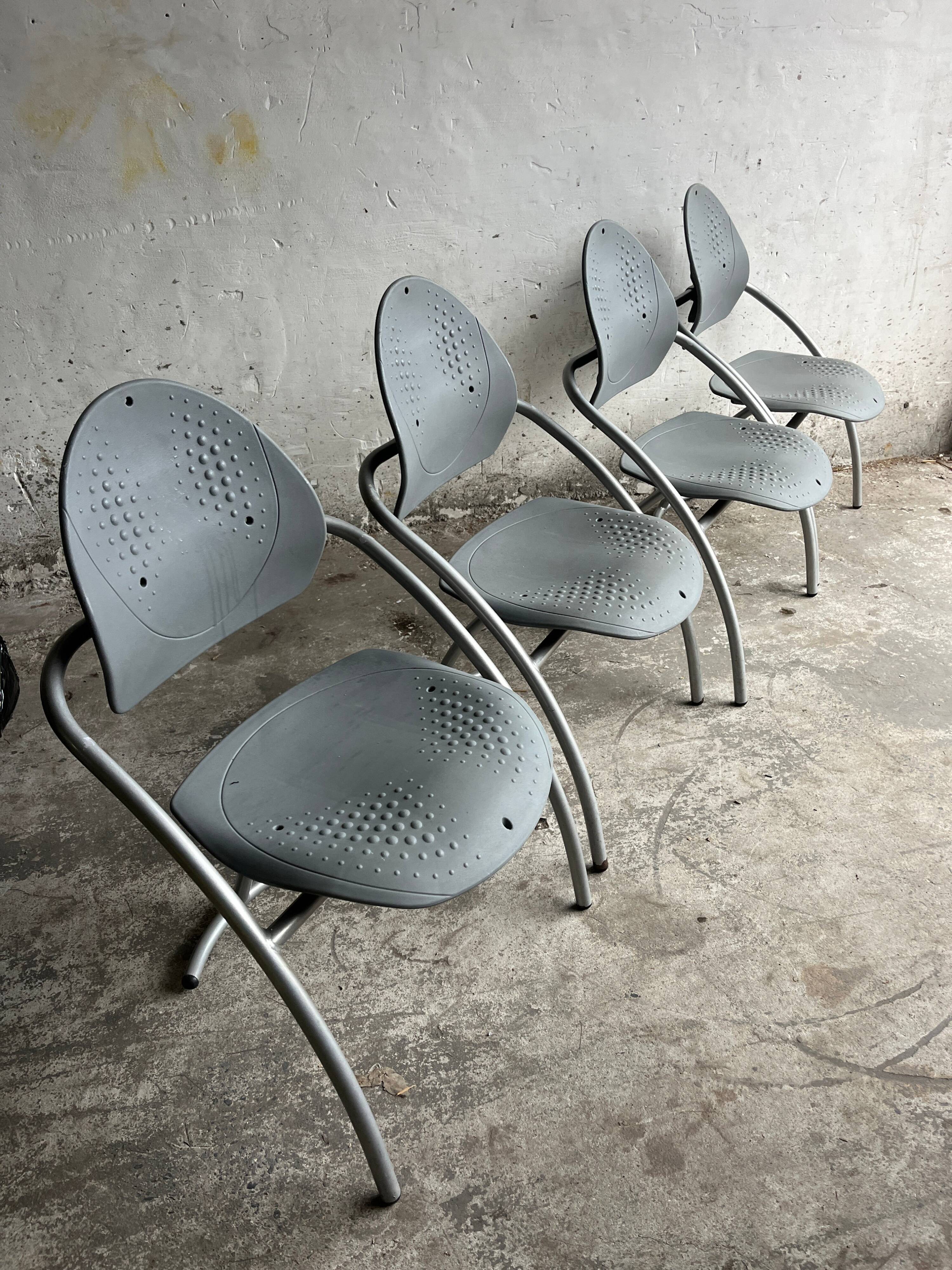 4 chaises postmodernes italiennes Gazzaro