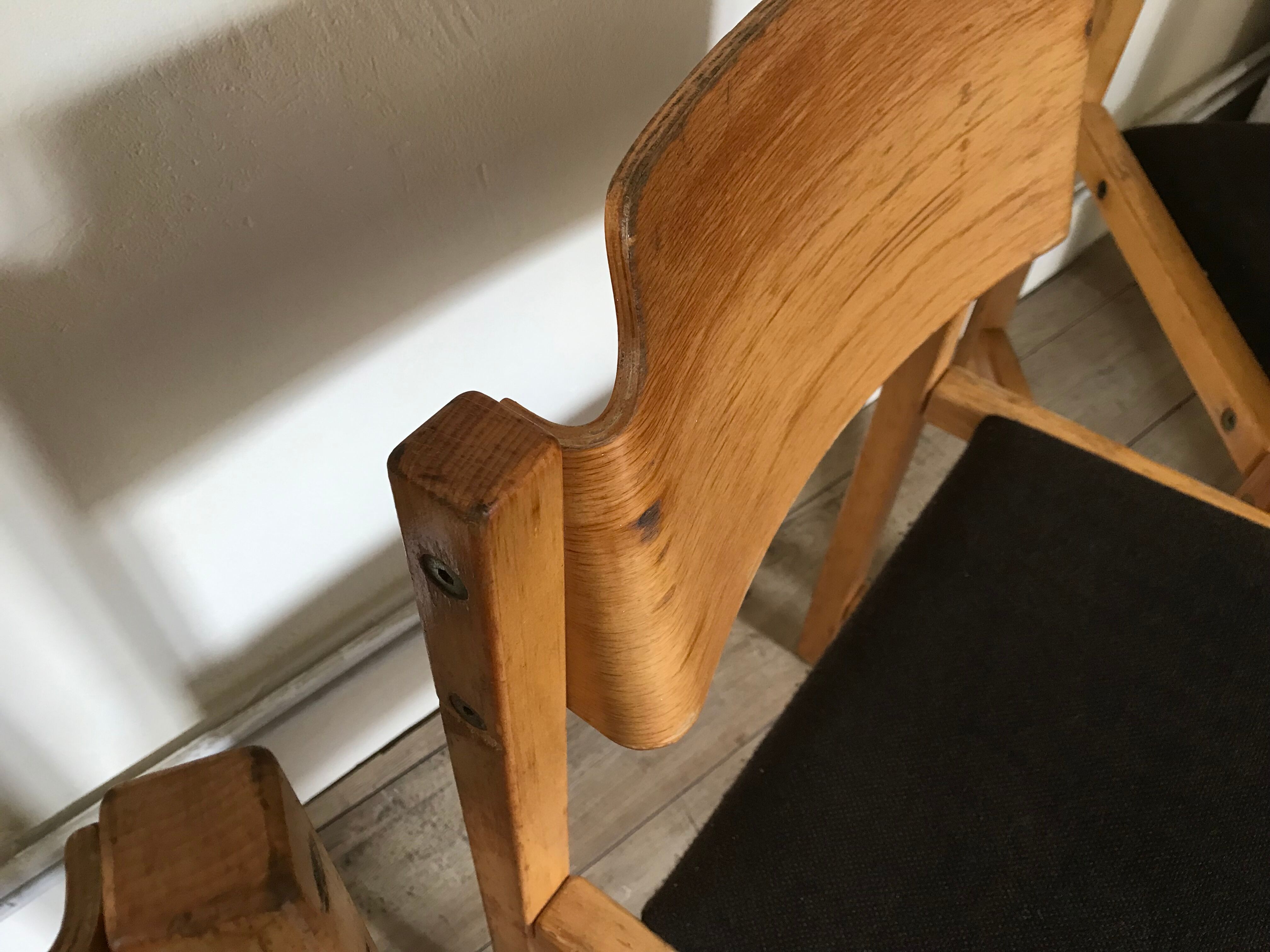 Set of 4 vintage chairs 1980's in beech, thermoformed on the back