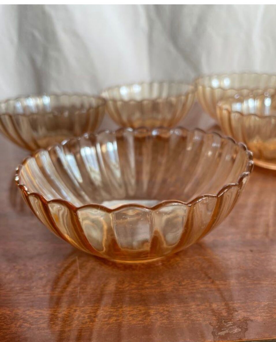 7 vintage cups, iridescent gondolo