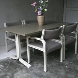 Dining table set and 4 dining chairs by Pierre Mennen for Pastoe.
