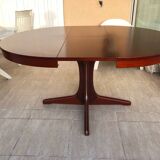 Baumann extendable round table