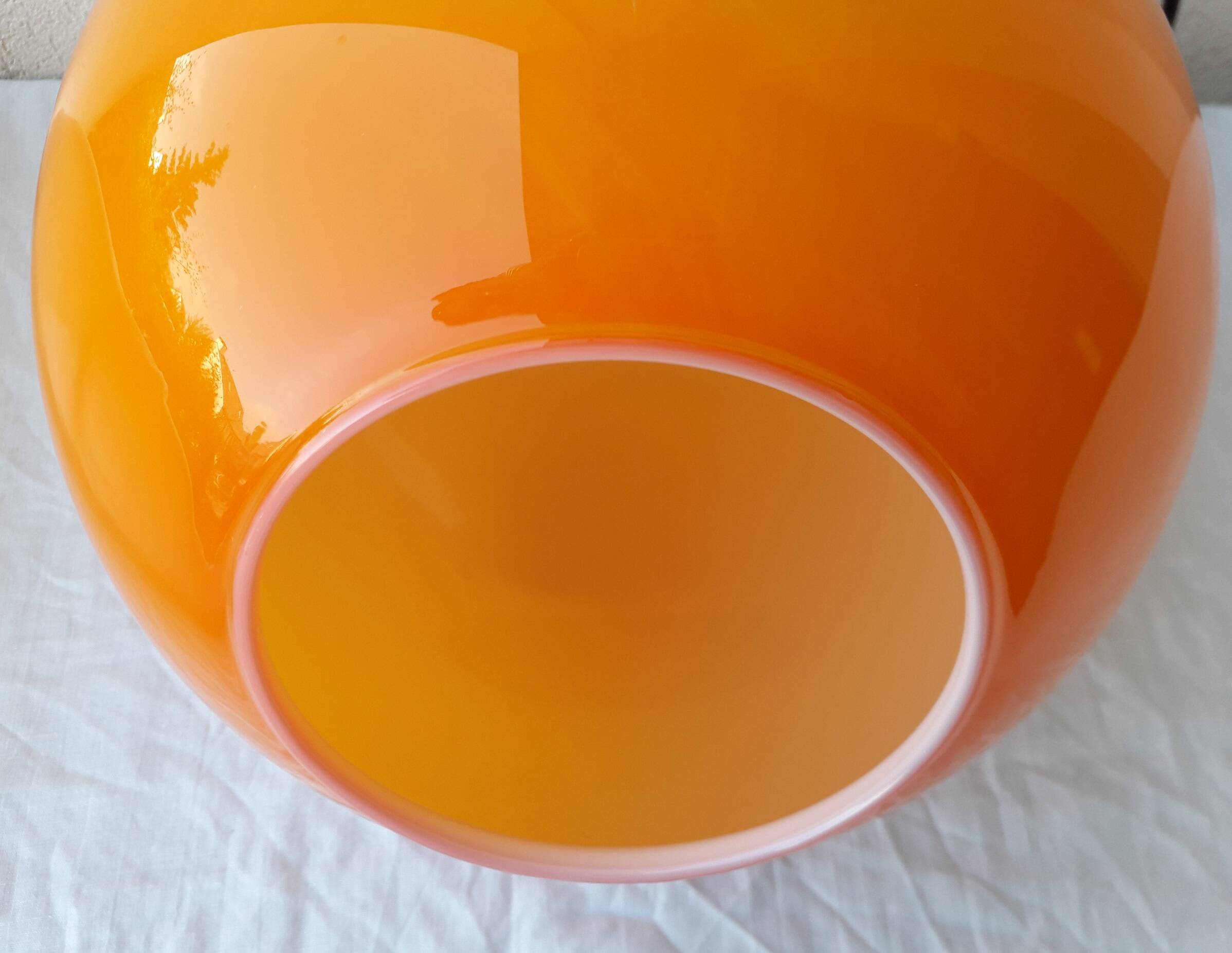 Suspension in orange opaline