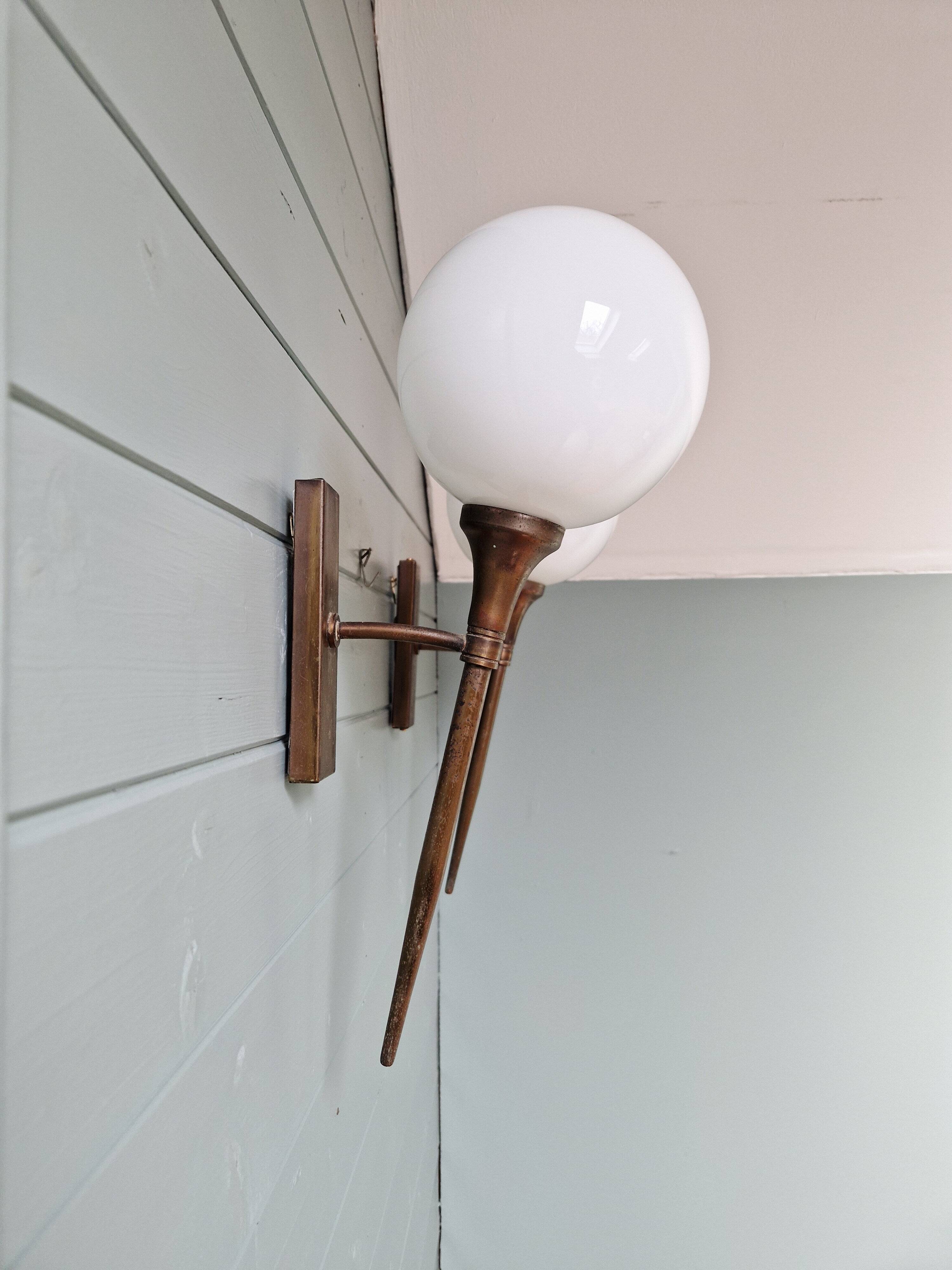 Pair of Art Deco wall sconces in brass and white opaline, 1930.