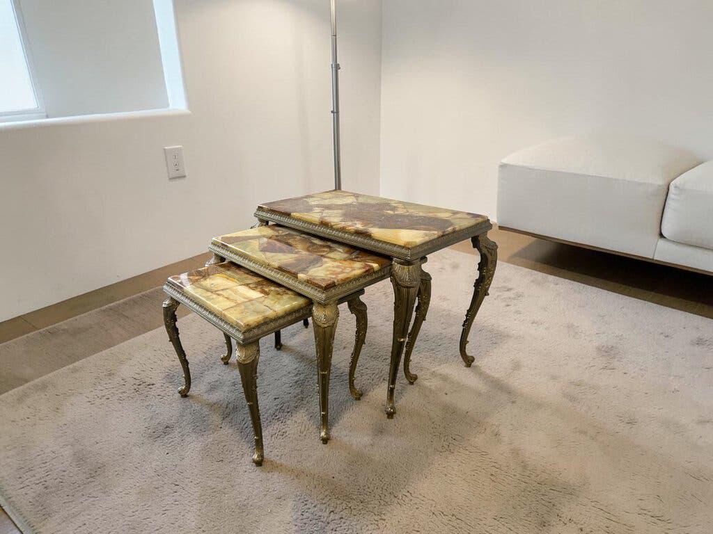 Ensemble de 3 tables gigognes vintage / tables d'appoint en onyx