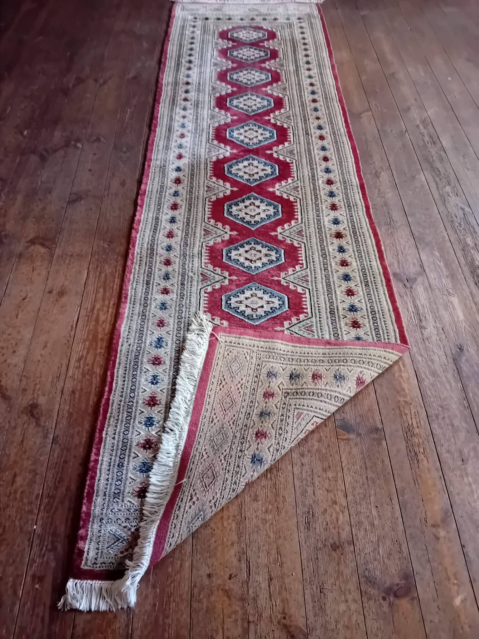 Pakistani hallway carpet, handmade in wool and silk, 278x80cm.