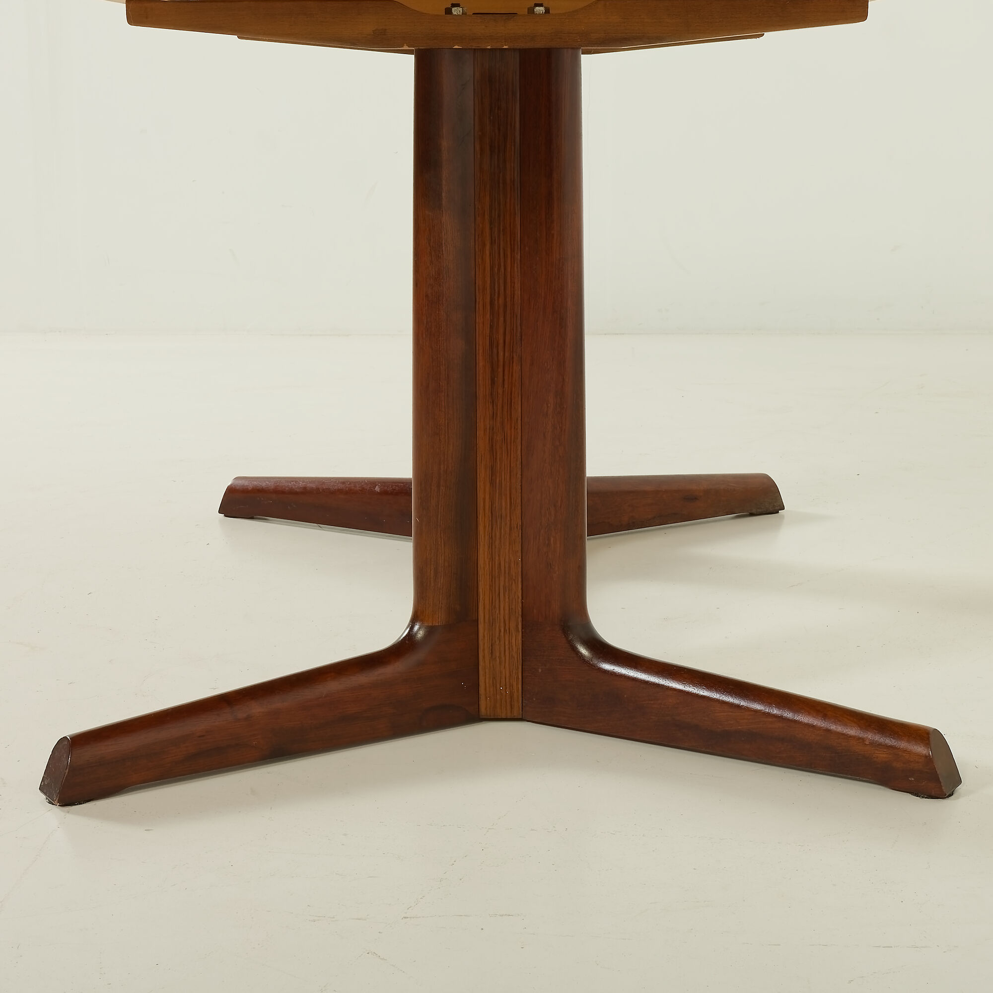 Gudme Mobelfabrik rosewood table with extensions, Denmark 1970s