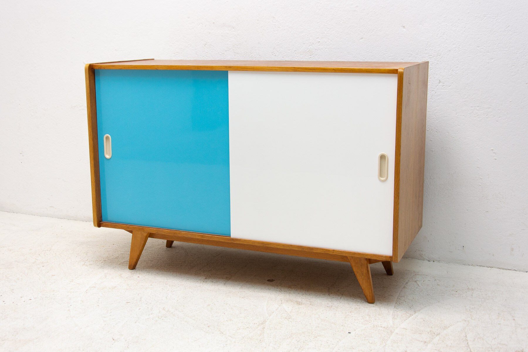 Fully restored mid century sideboard U-452 by Jiří Jiroutek, 1960´s, Czechoslovakia