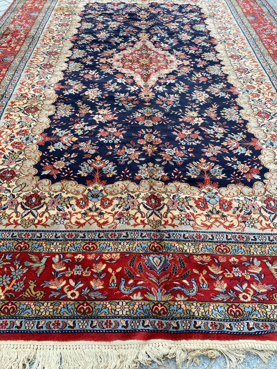 Persian style carpet in wool 250x354 cm