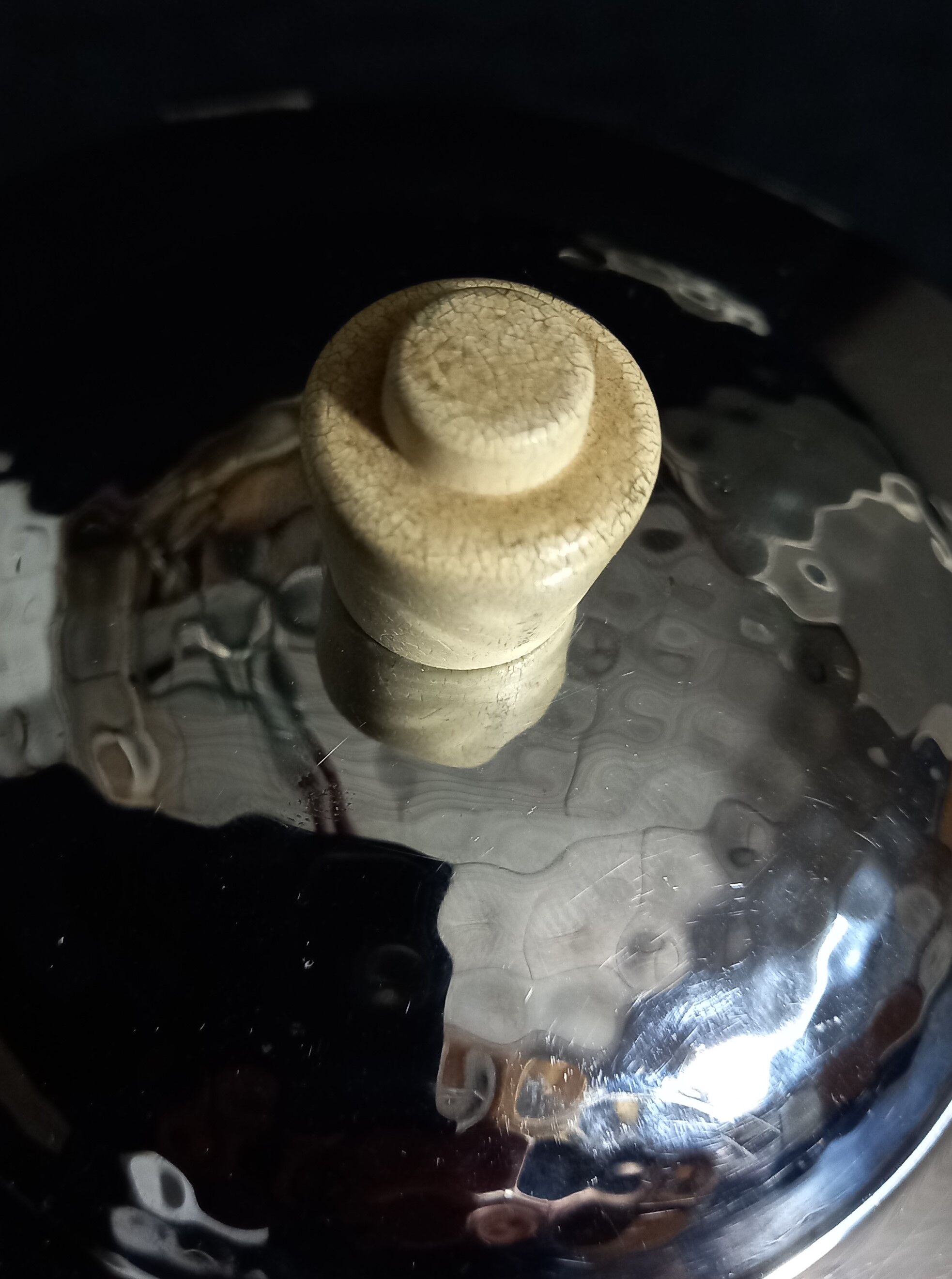 Large art deco insulating coffee maker in hammered metal and porcelain (by bauscher & sus)