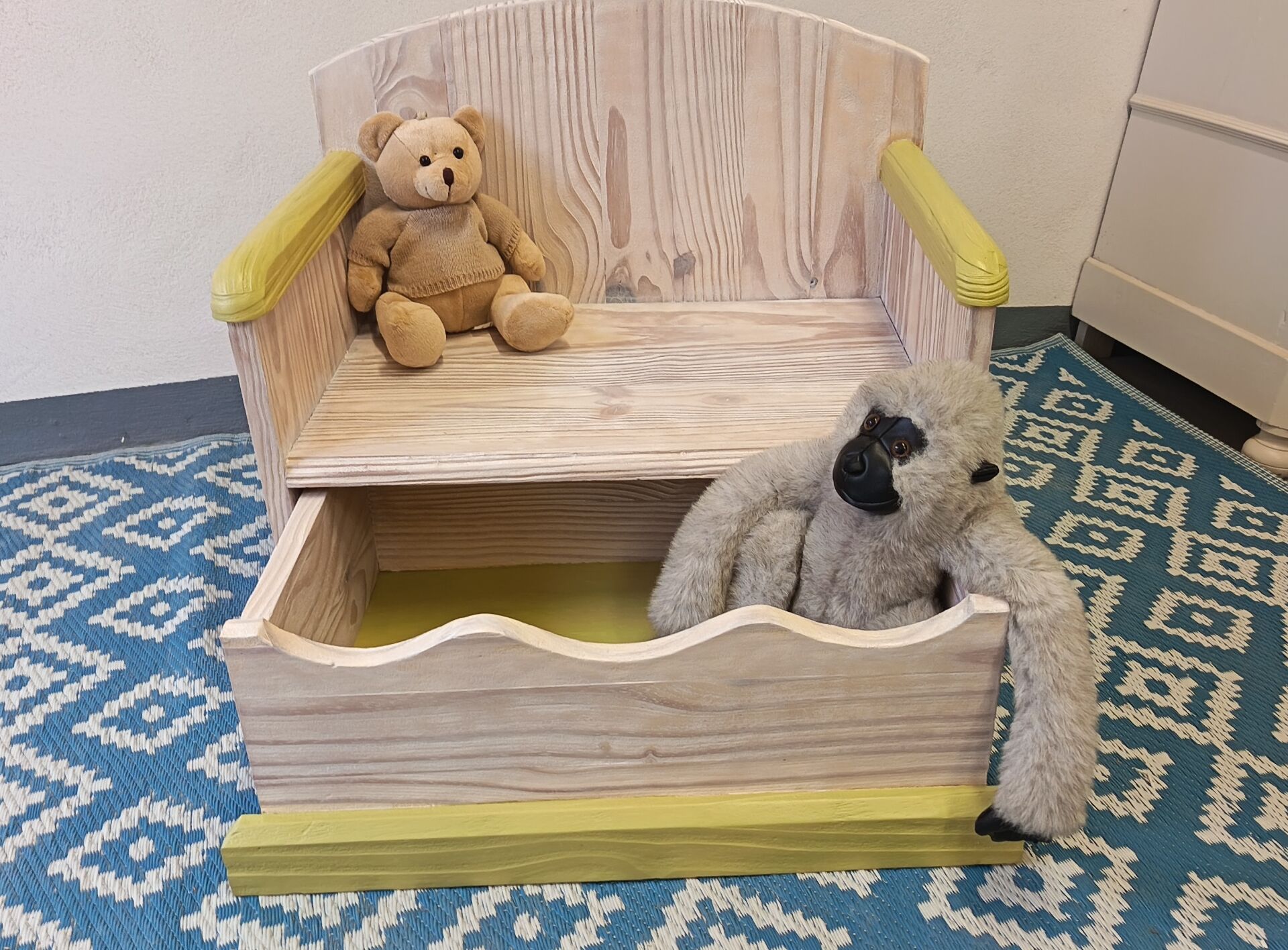 Child's chair/box
