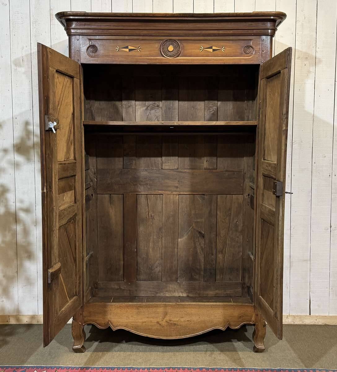 19th-century Breton wardrobe in oak and chestnut.