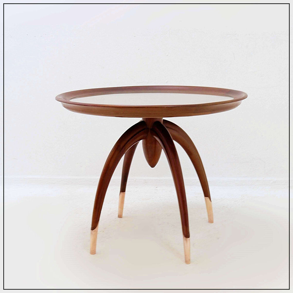 Round Art Deco side table in wood with curved legs and brass feet.