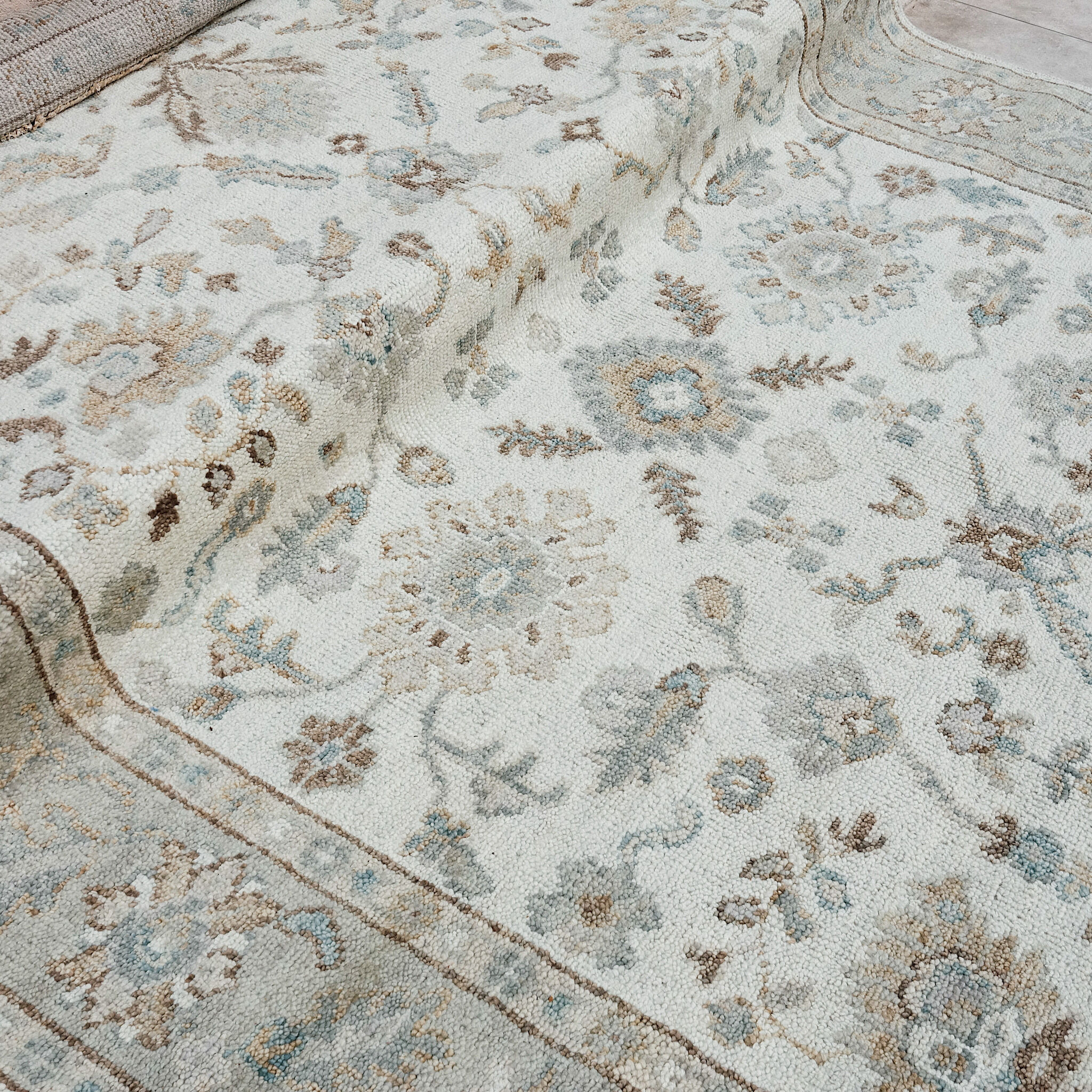 Hand-knotted Persian wool carpet 240x300cm