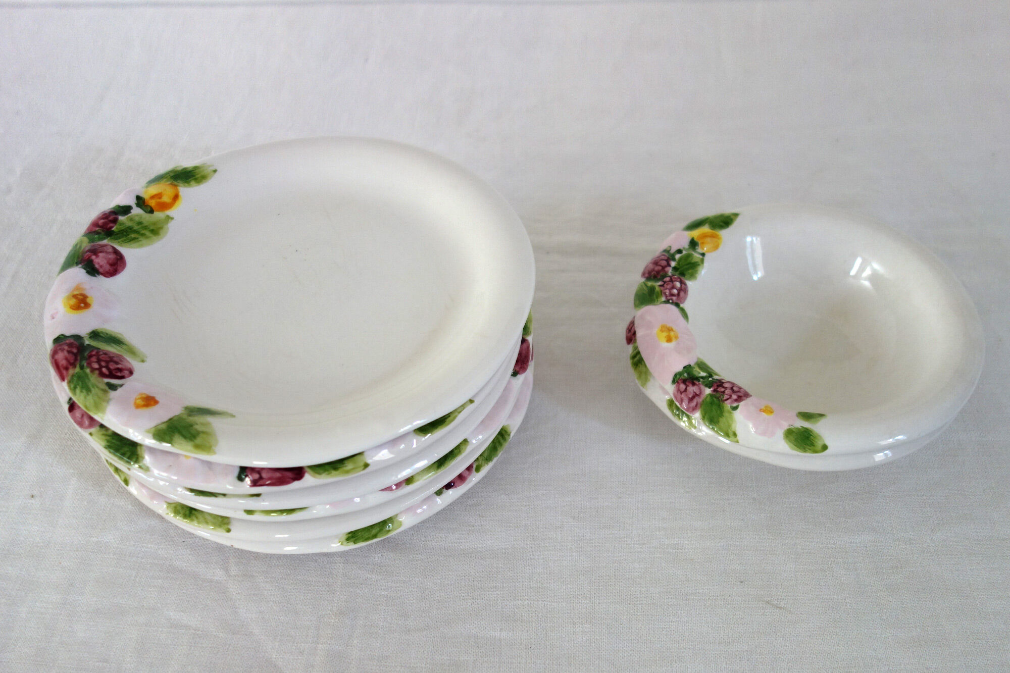 6 plates + 2 bowls Barbotine fruit decor vintage
