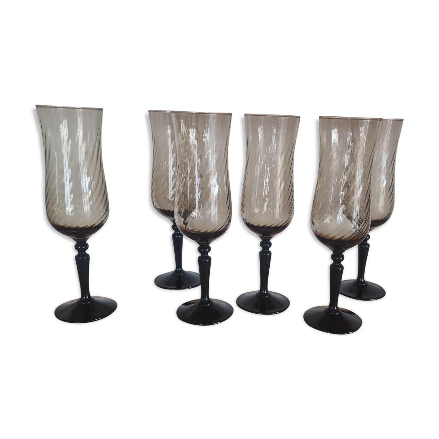 Verres en cristal fumé noir torsadé