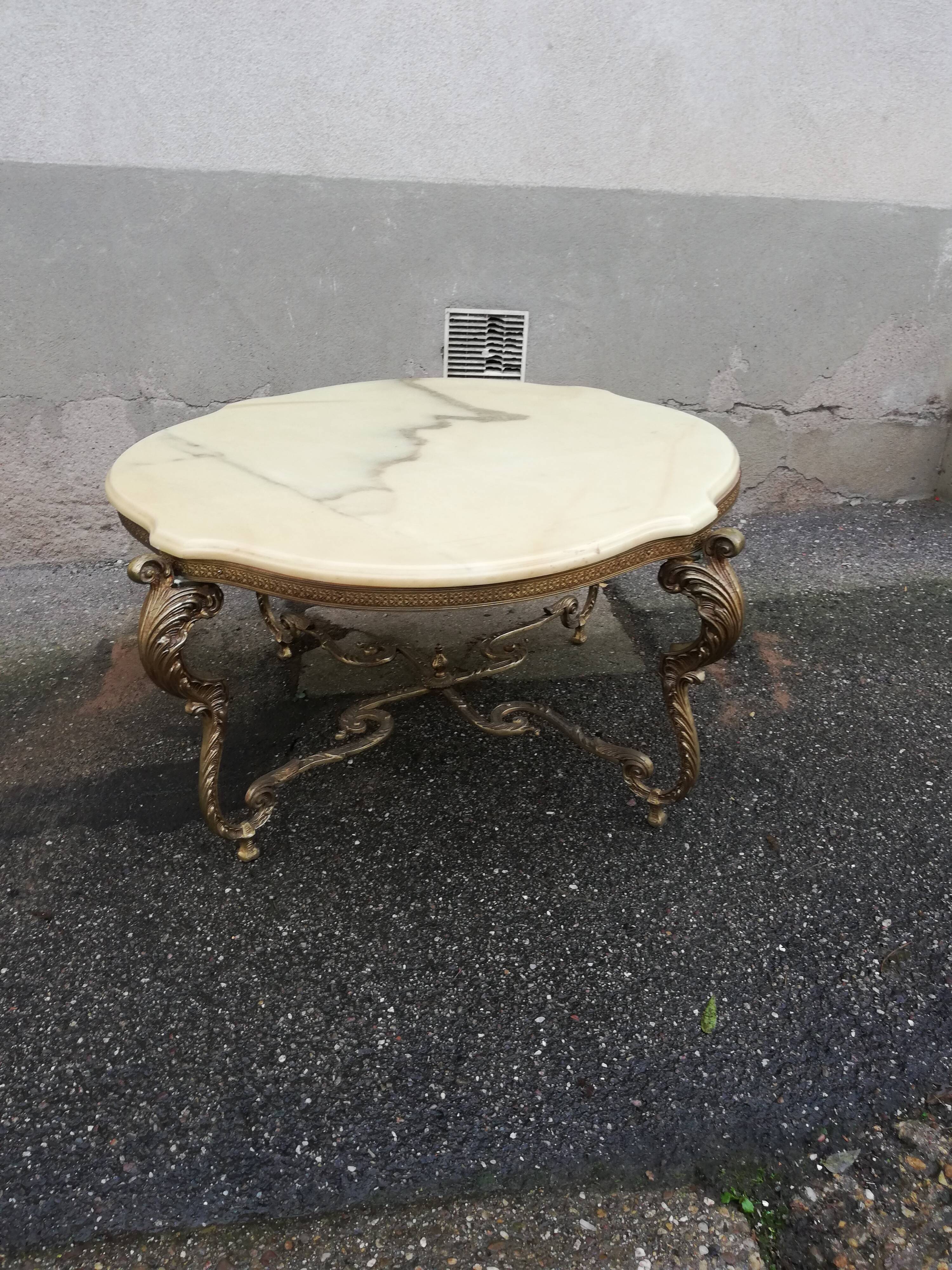Table basse vintage bronze et marbre