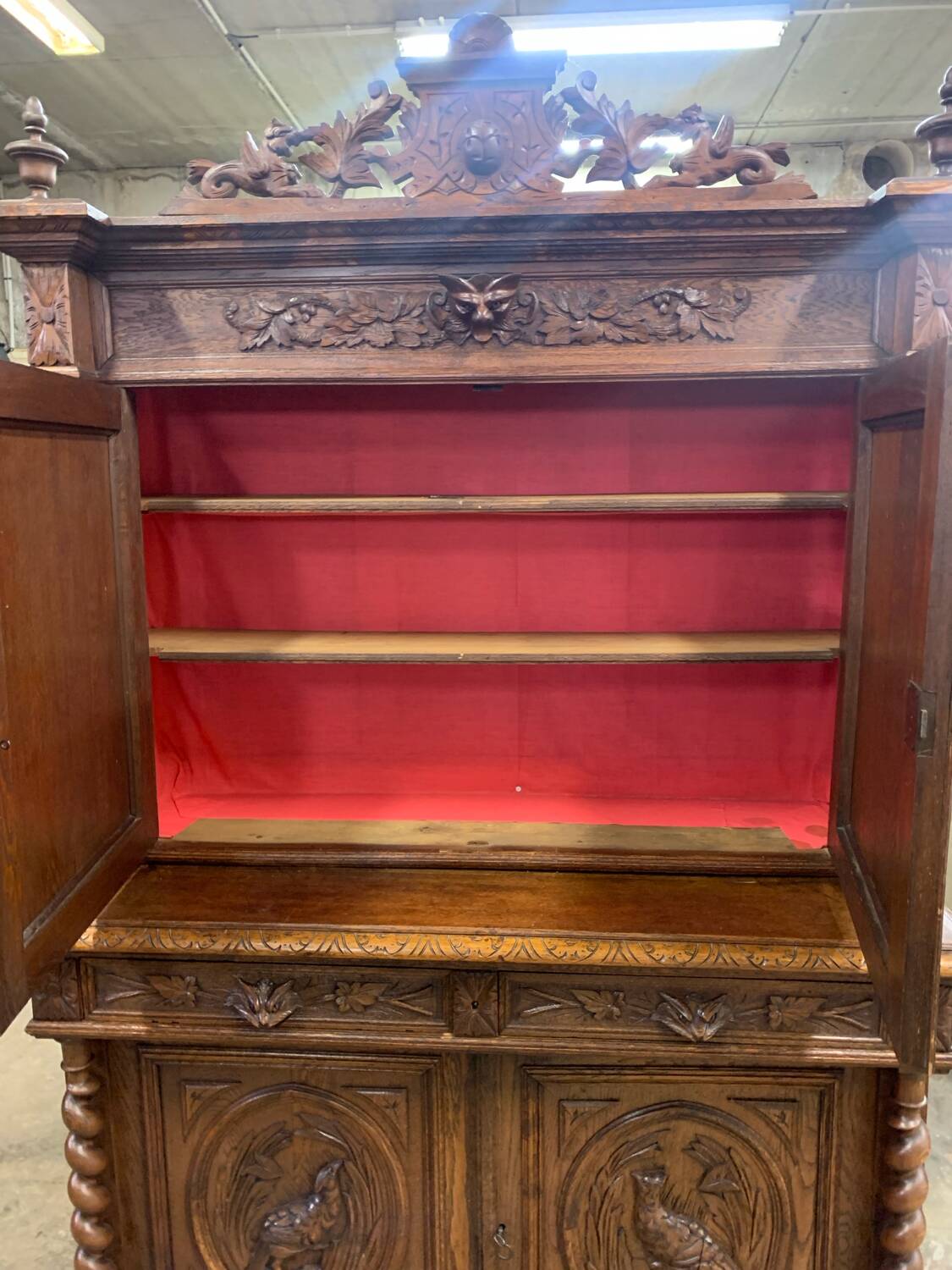 Buffet 2 corps de chasse en bois tourné et sculpté, vers 1900