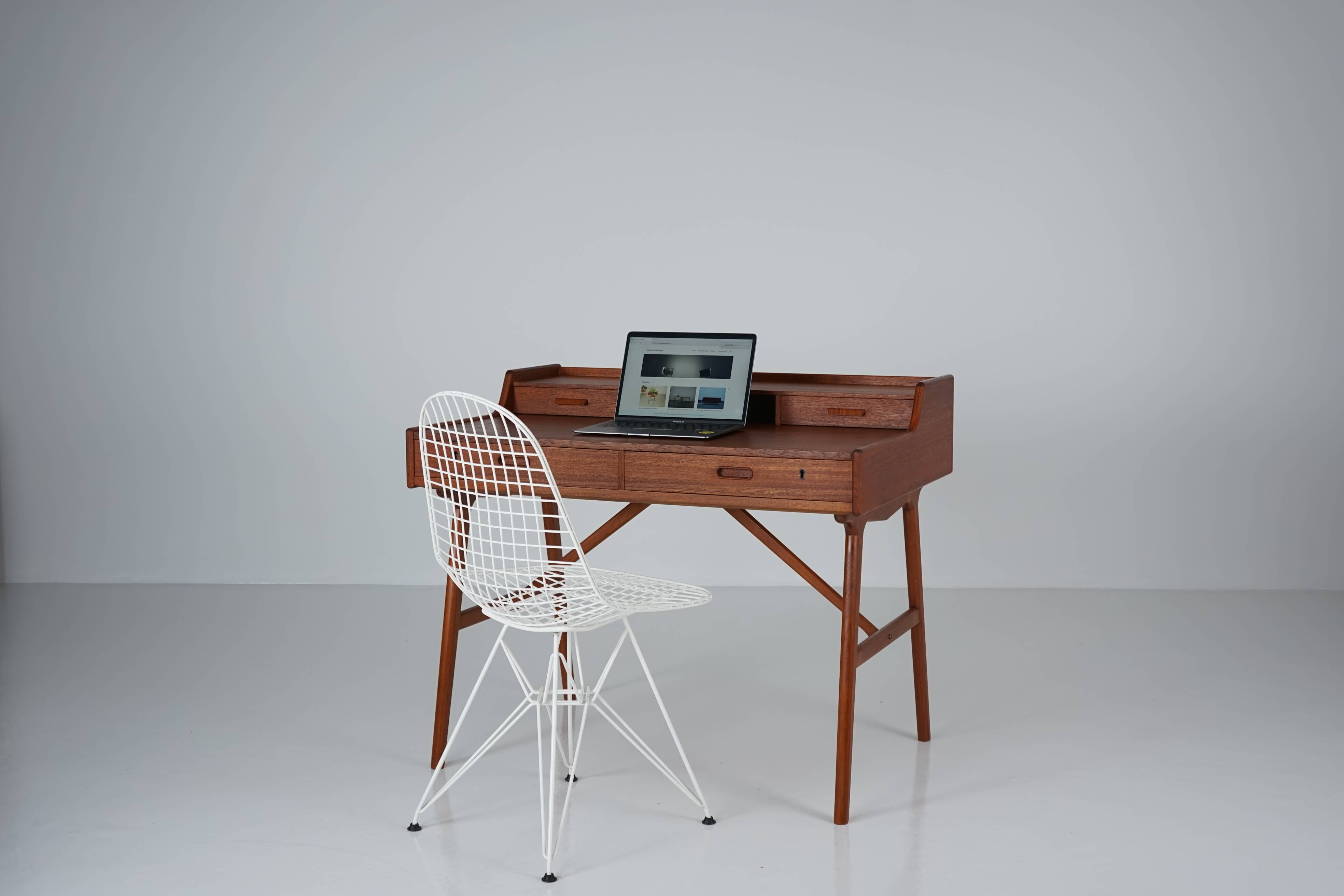 Danish teak desk, Model 64, by Arne Wahl Iversen for Vinde Møbelfabrik, 196