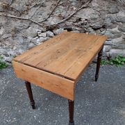 Vintage pine table with drop-leaf extension and turned beech legs, France, 1930s.