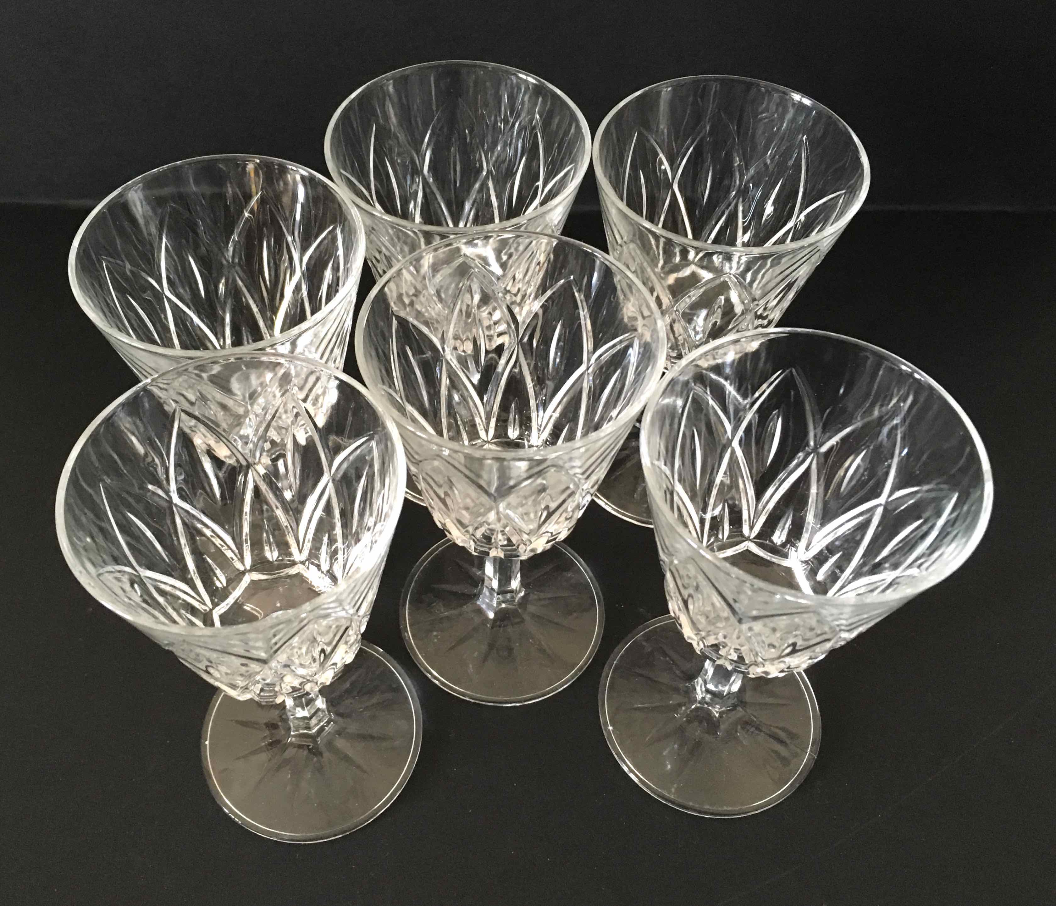 Set of 6 vintage wine glasses