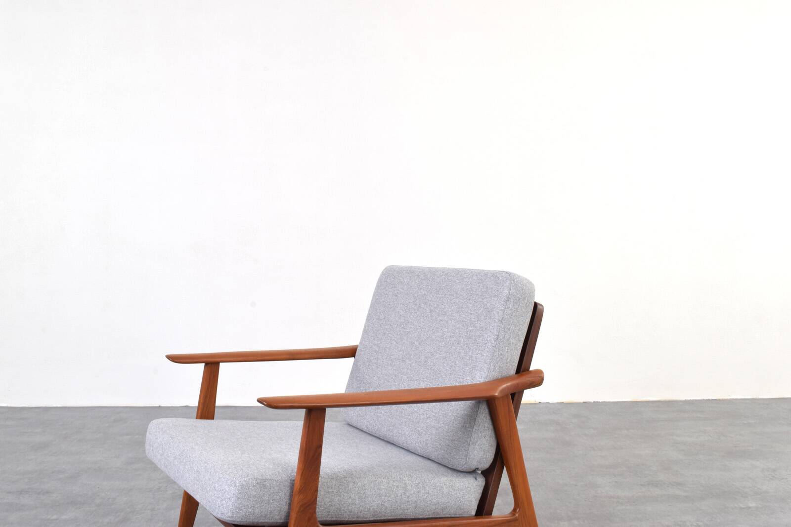 Fauteuil en teck danois des années 1960.