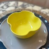 Bol céramique émaillée artisanal fleur trèfle pop jaune citron