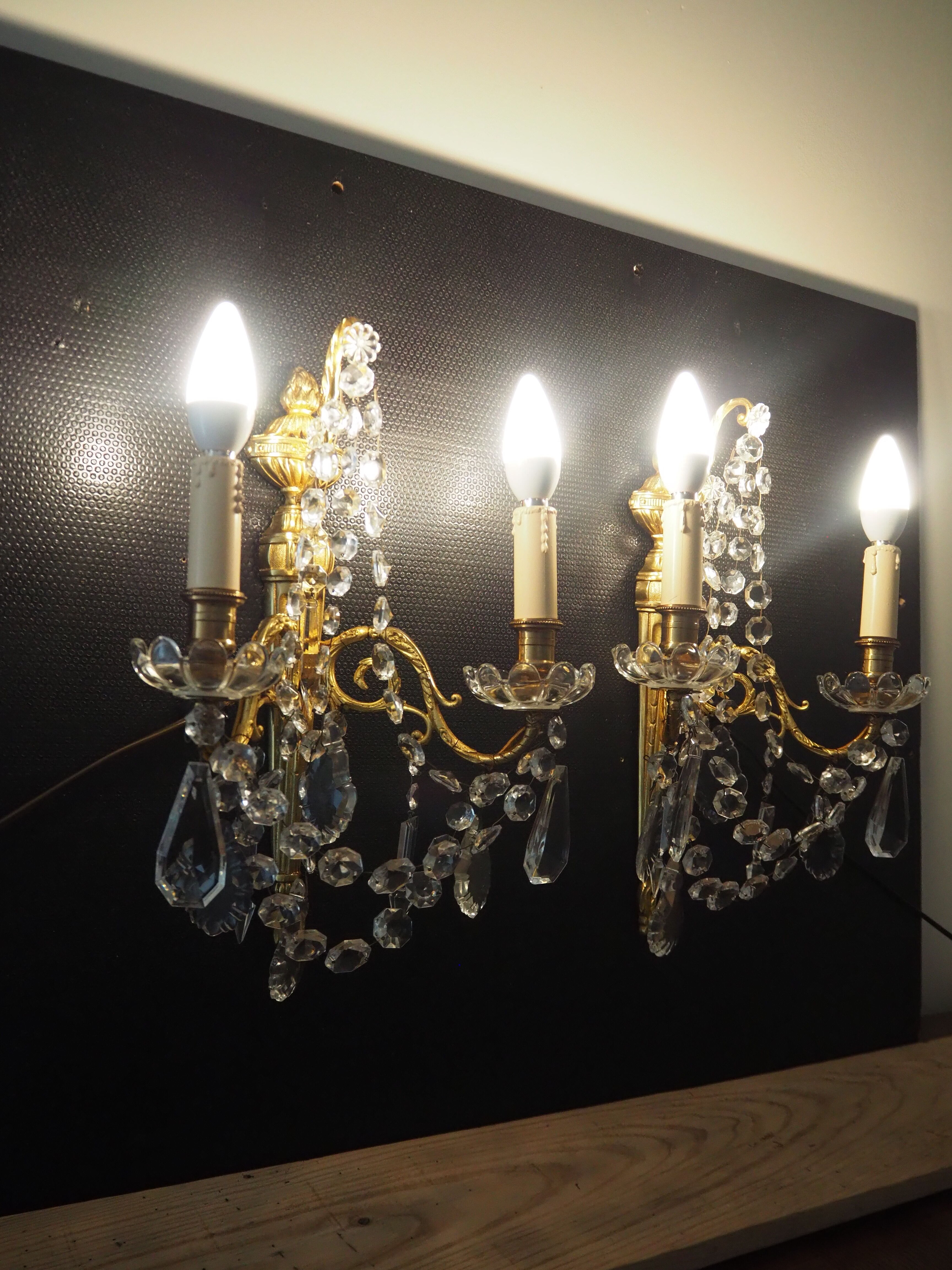 Pair of wall lamps two bronze lights with grapevines and crystal garlands – Louis XV style