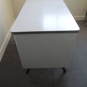 Bureau métallique