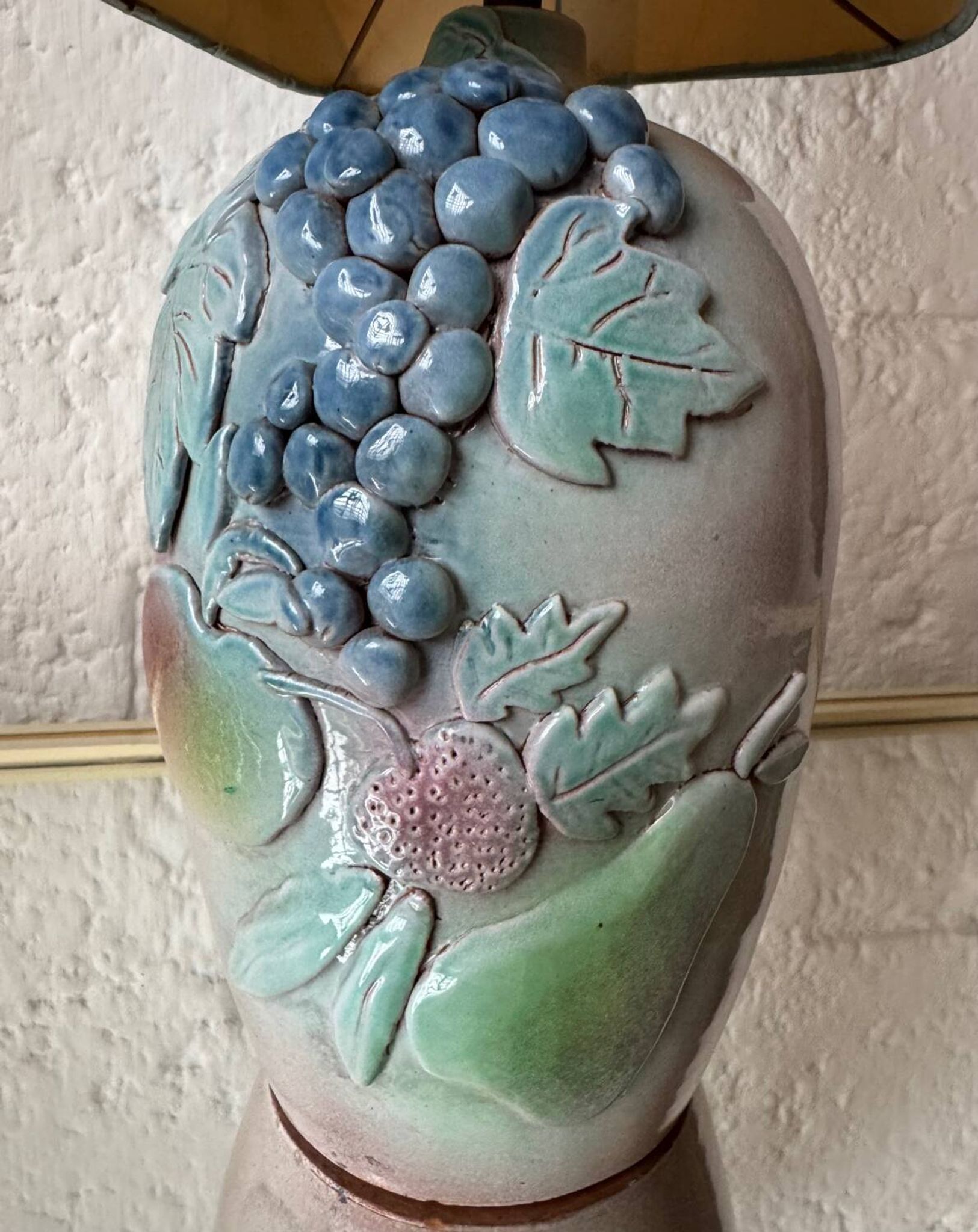 Lampe barbotine artisanale fruits années 70