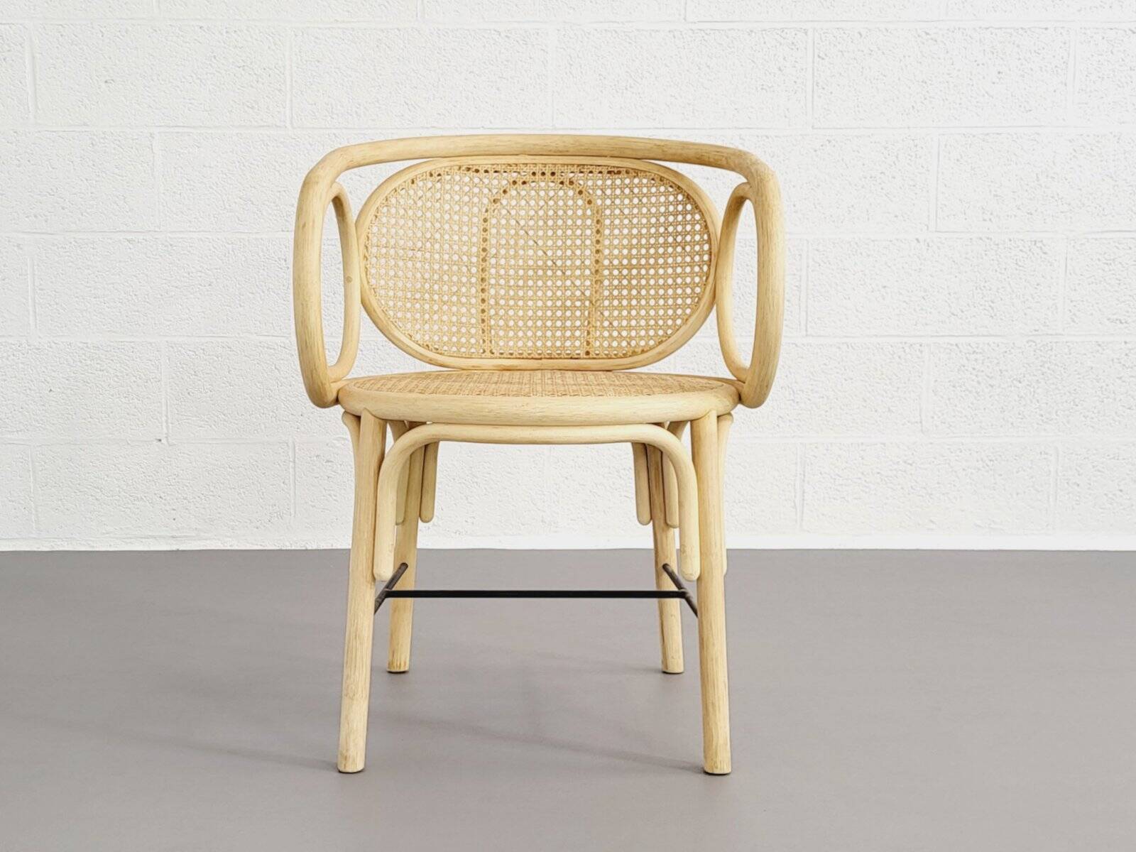 Paire de fauteuils en rotin et cannage