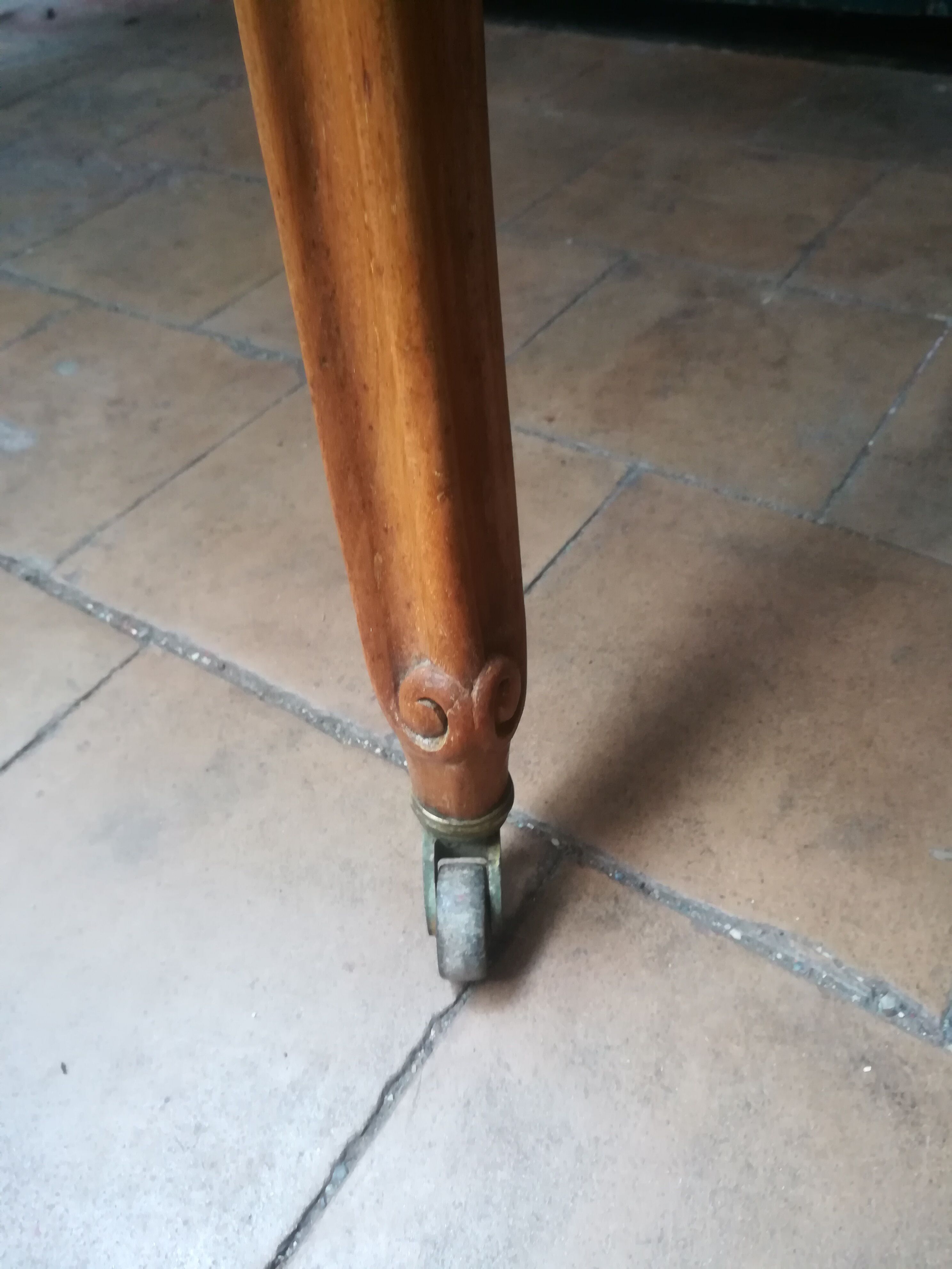 Louis XV style flat desk in walnut and leather