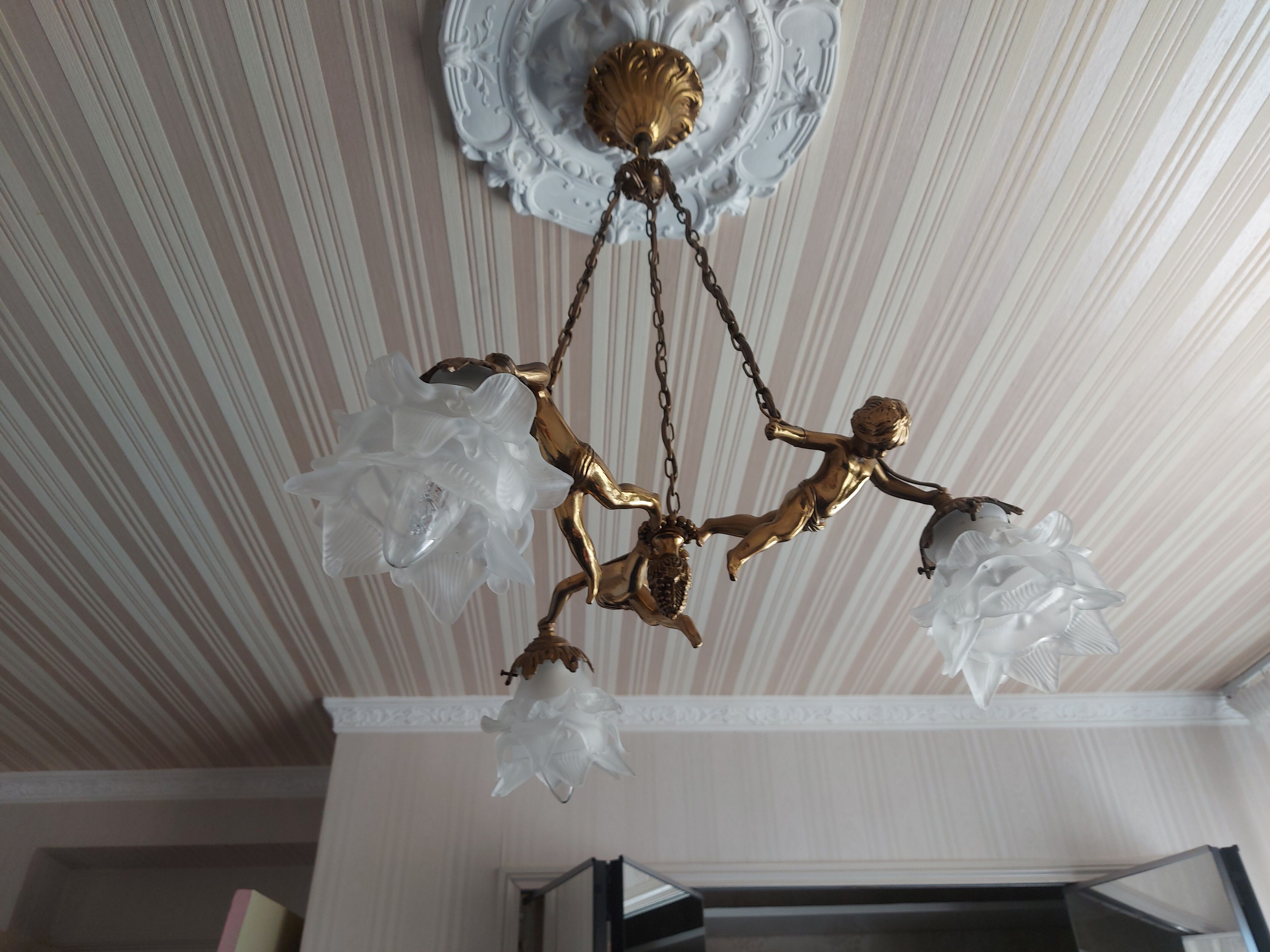 Bronze chandelier cherubs 3 fires , cherubs ( putti )