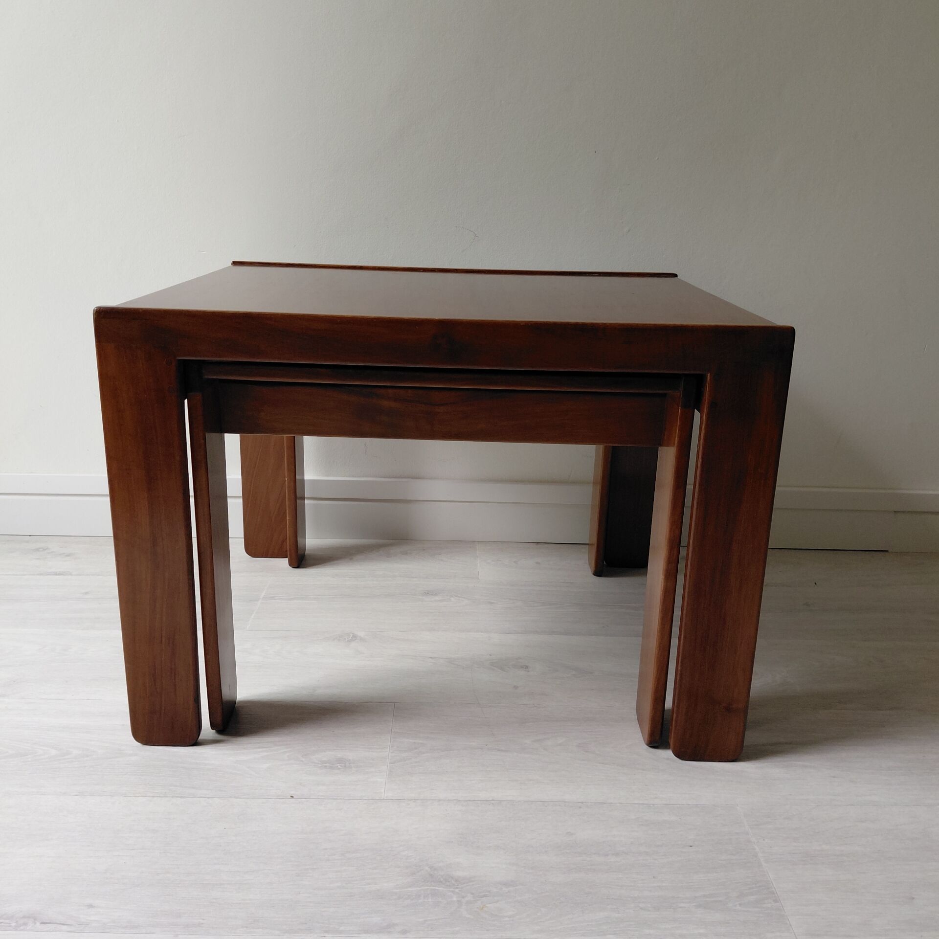 Pair of nesting tables model 777 – Afra & Tobia Scarpa for Cassina