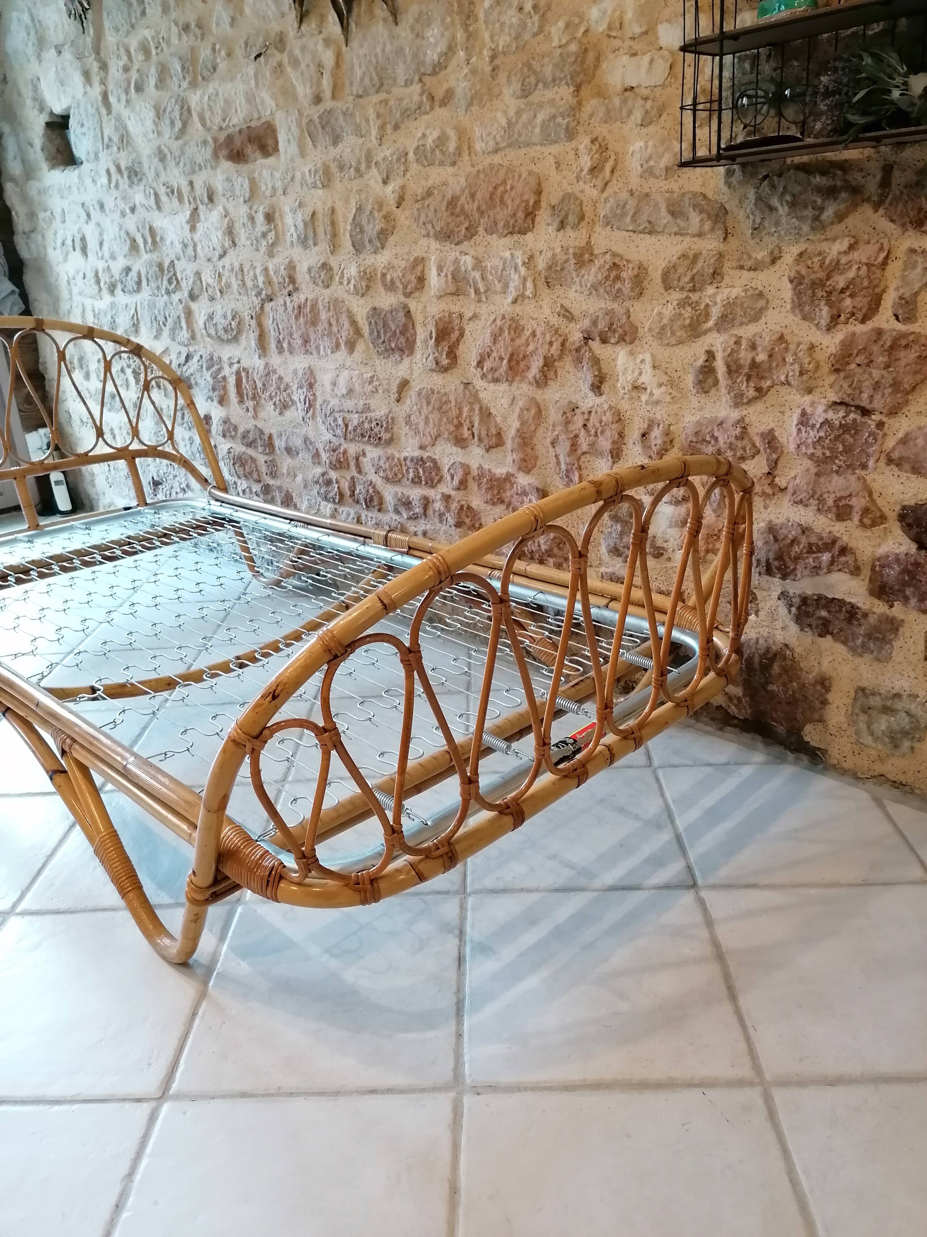 Rattan shell bed