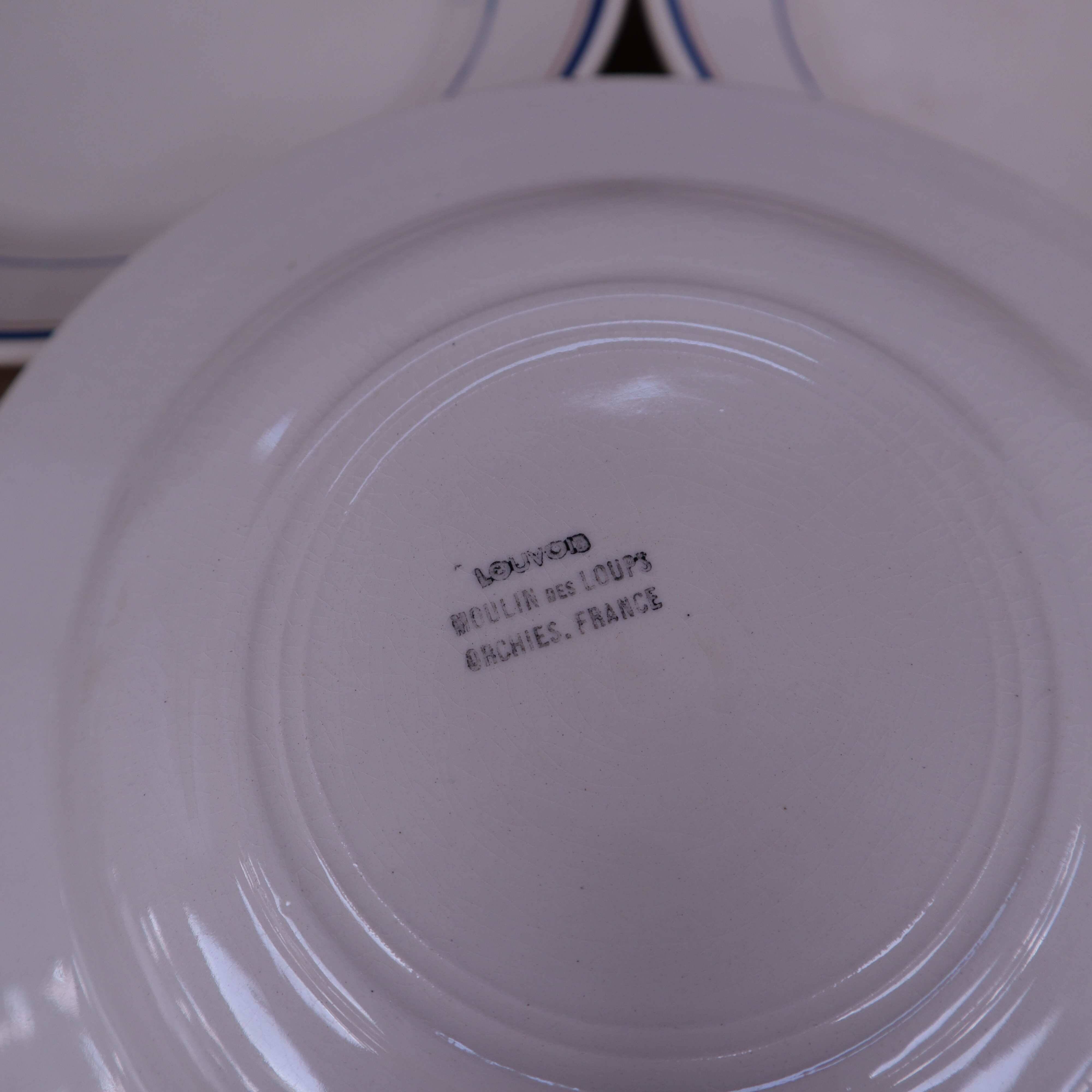 8 Moulin des Loups dessert plates, Louvois model