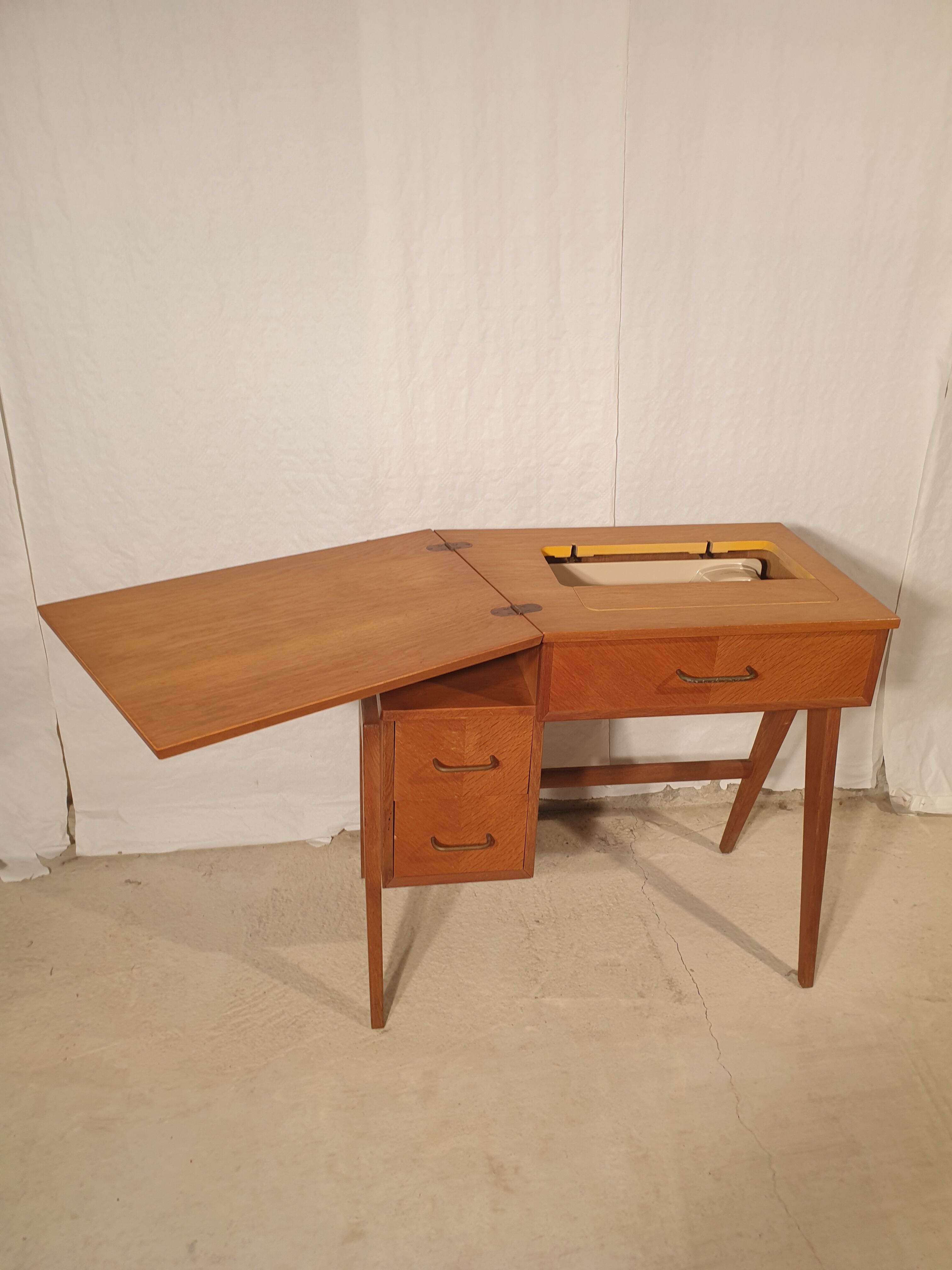 Furniture sewing machine