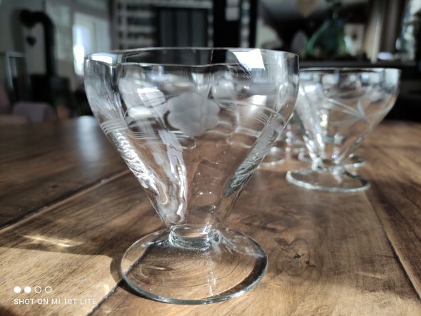 Set of 11 champagne glasses on low foot in old glass engraved floral decoration