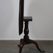 Round antique English oak tilt-top table with wonderful colors