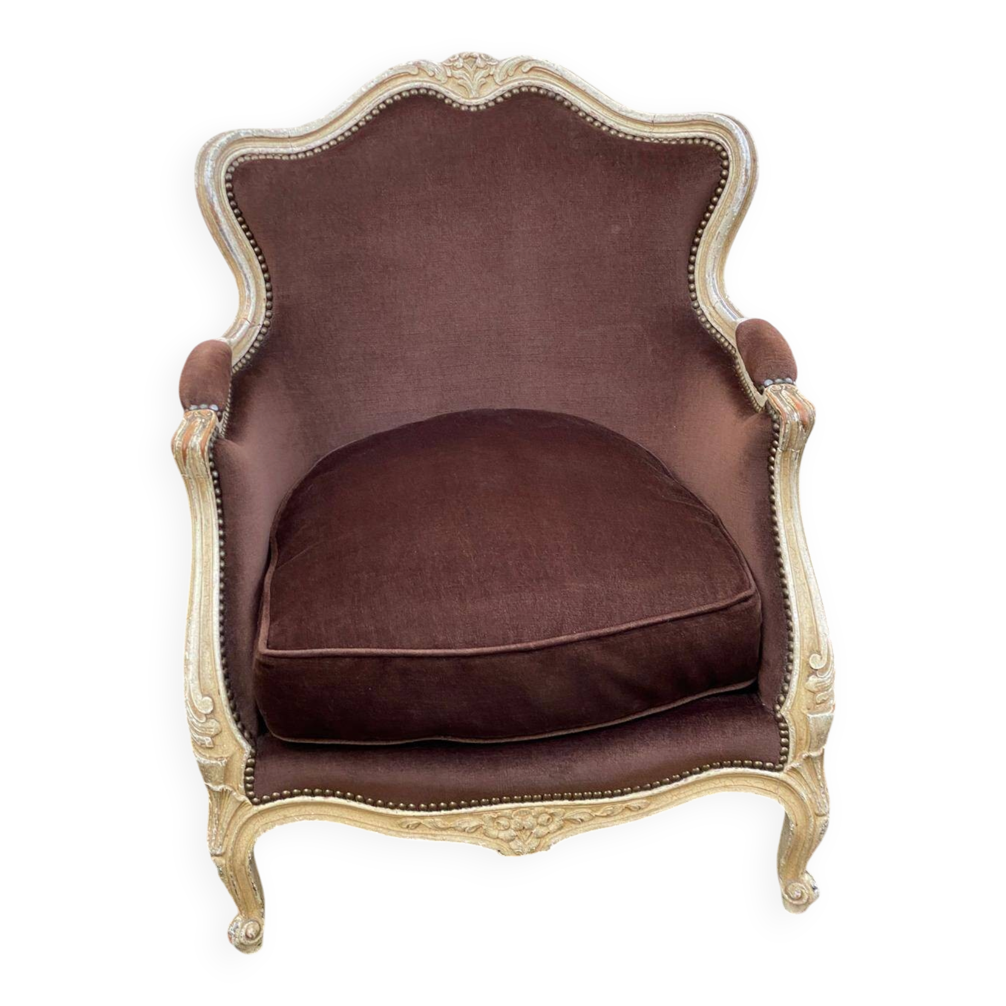Fauteuil cabriolet Louis XV en bois massif beige et tissu velours marron