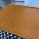 Table d’appoint vintage Werzalit – années 60/70 – plateau orange