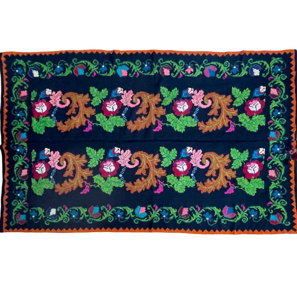 Vintage carpet in Romanian wool floral design and brown leaves 263x146cm