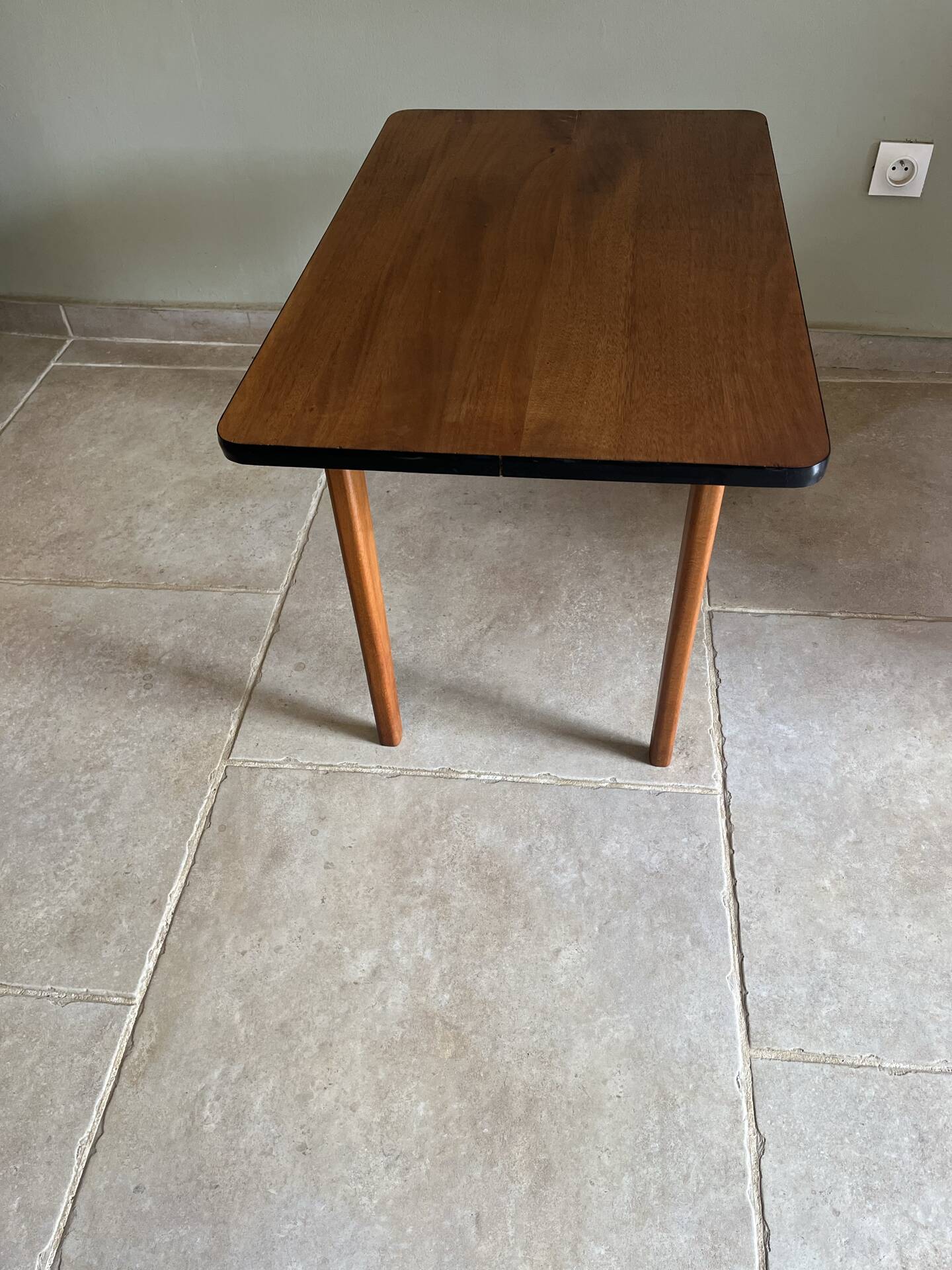 Mid-century coffee table with tapered legs.