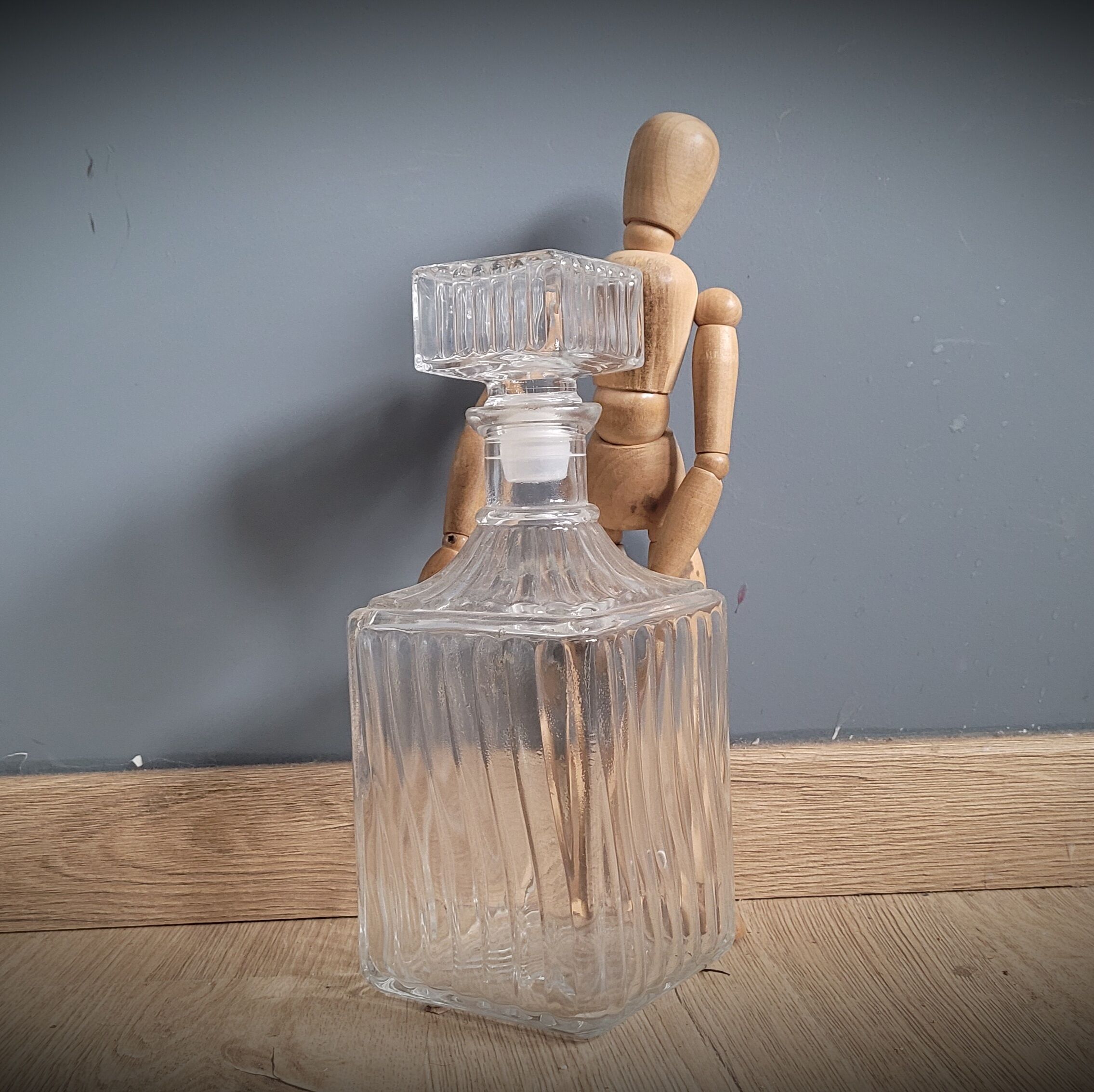 Glass decanter